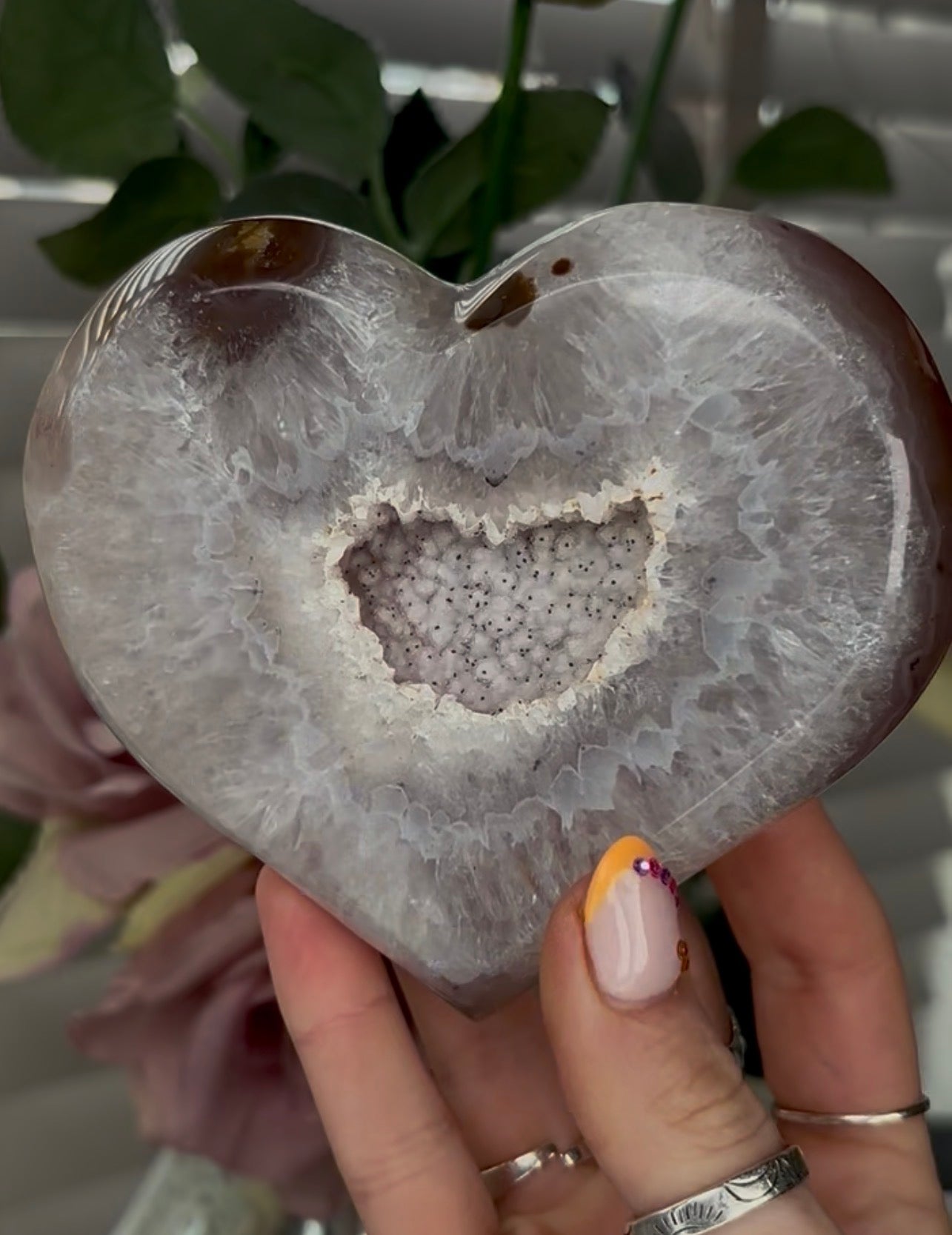 Beautiful, high grade, agate heart with druzy portal - stand included