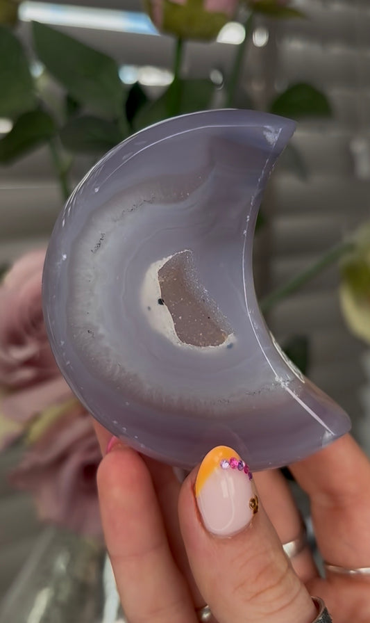 Beautiful, agate moon with druzy - stand included