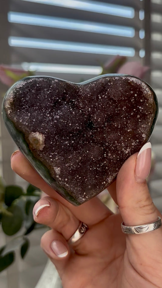 Uruguay, rainbow amethyst heart in berry tone - comes with stand