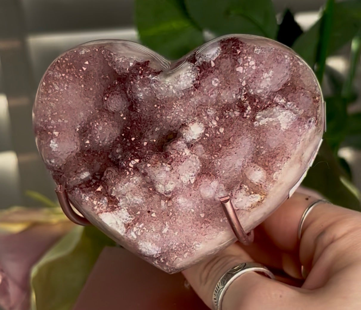 Hq druzy, pink amethyst heart - comes with stand