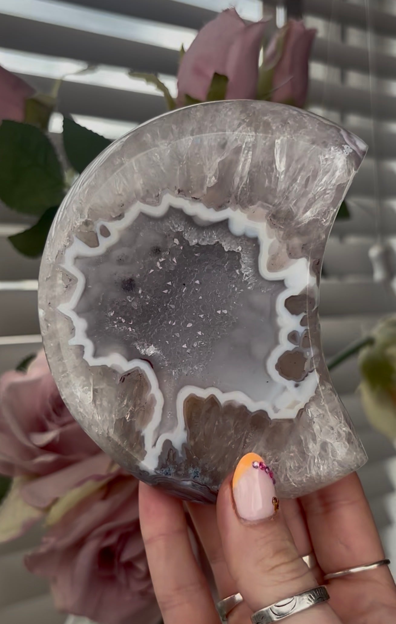 Beautiful, high quality, agate moon with druzy - stand included