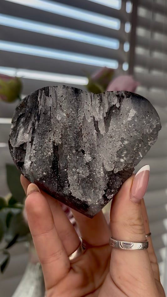 High quality, Uruguay, black amethyst heart with stalactite formation druzy - comes with stand