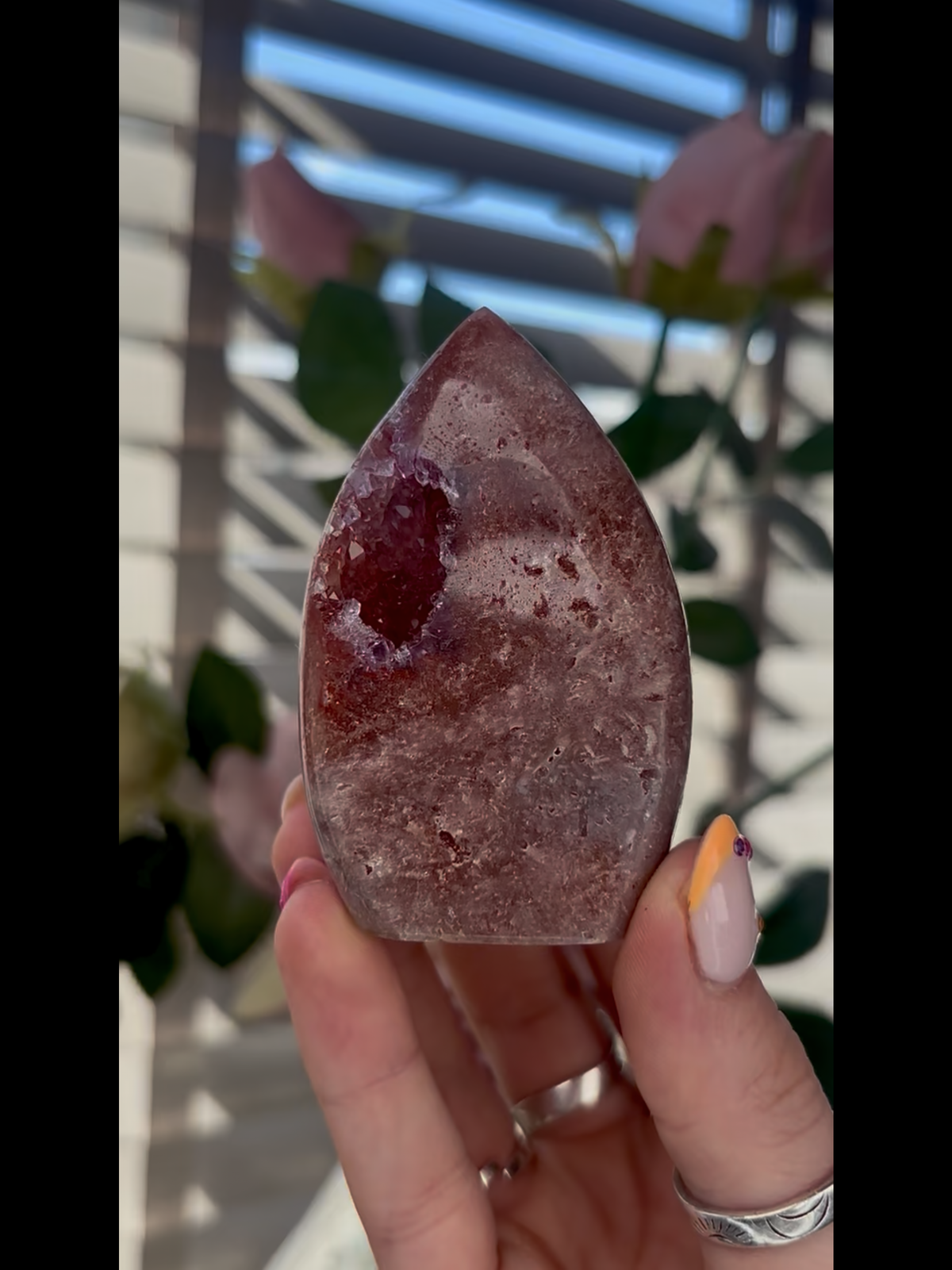 High grade, pink amethyst flame with in incredible quartz 135g (F2)