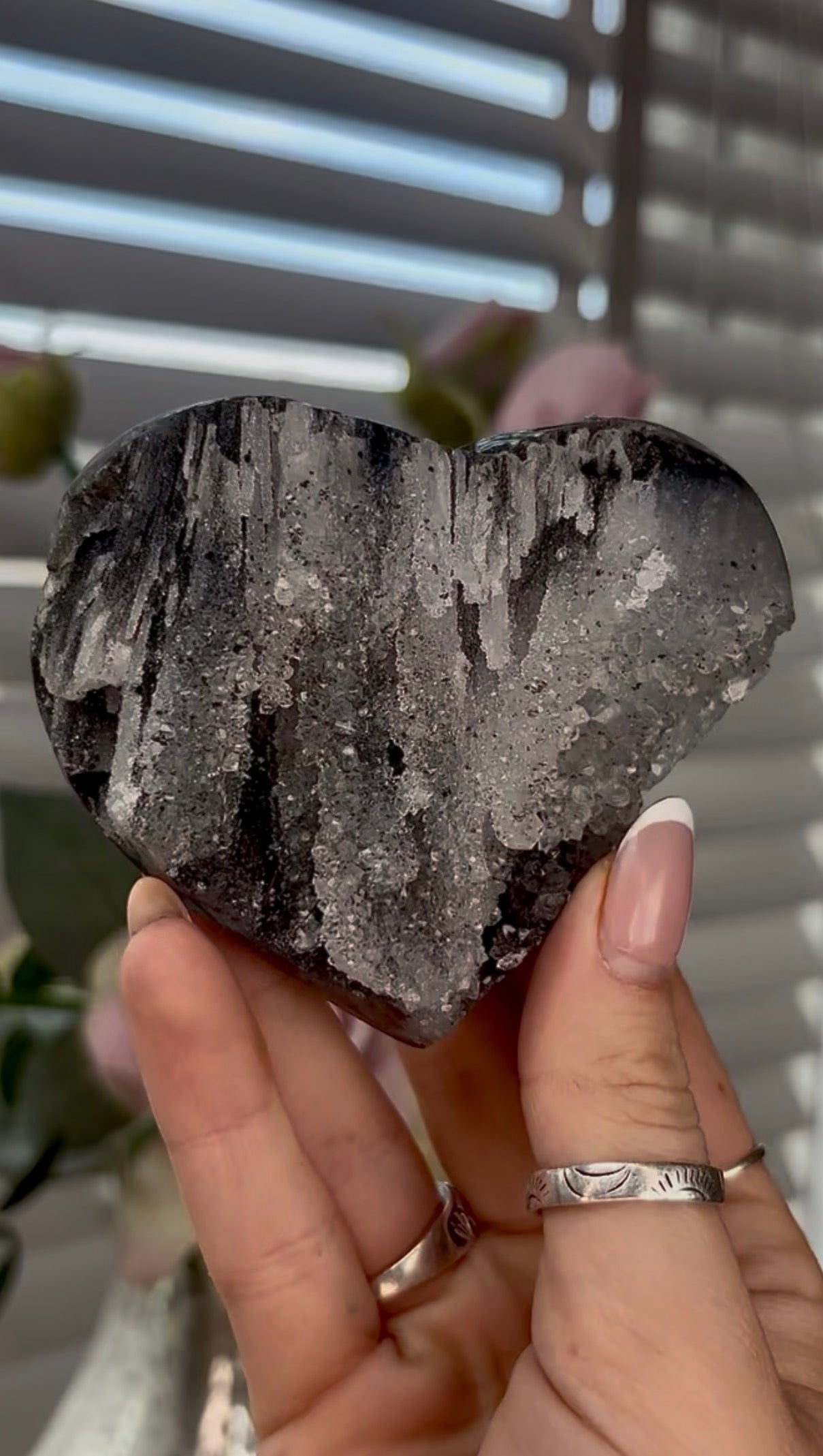 High quality, Uruguay, black amethyst heart with stalactite formation druzy - comes with stand