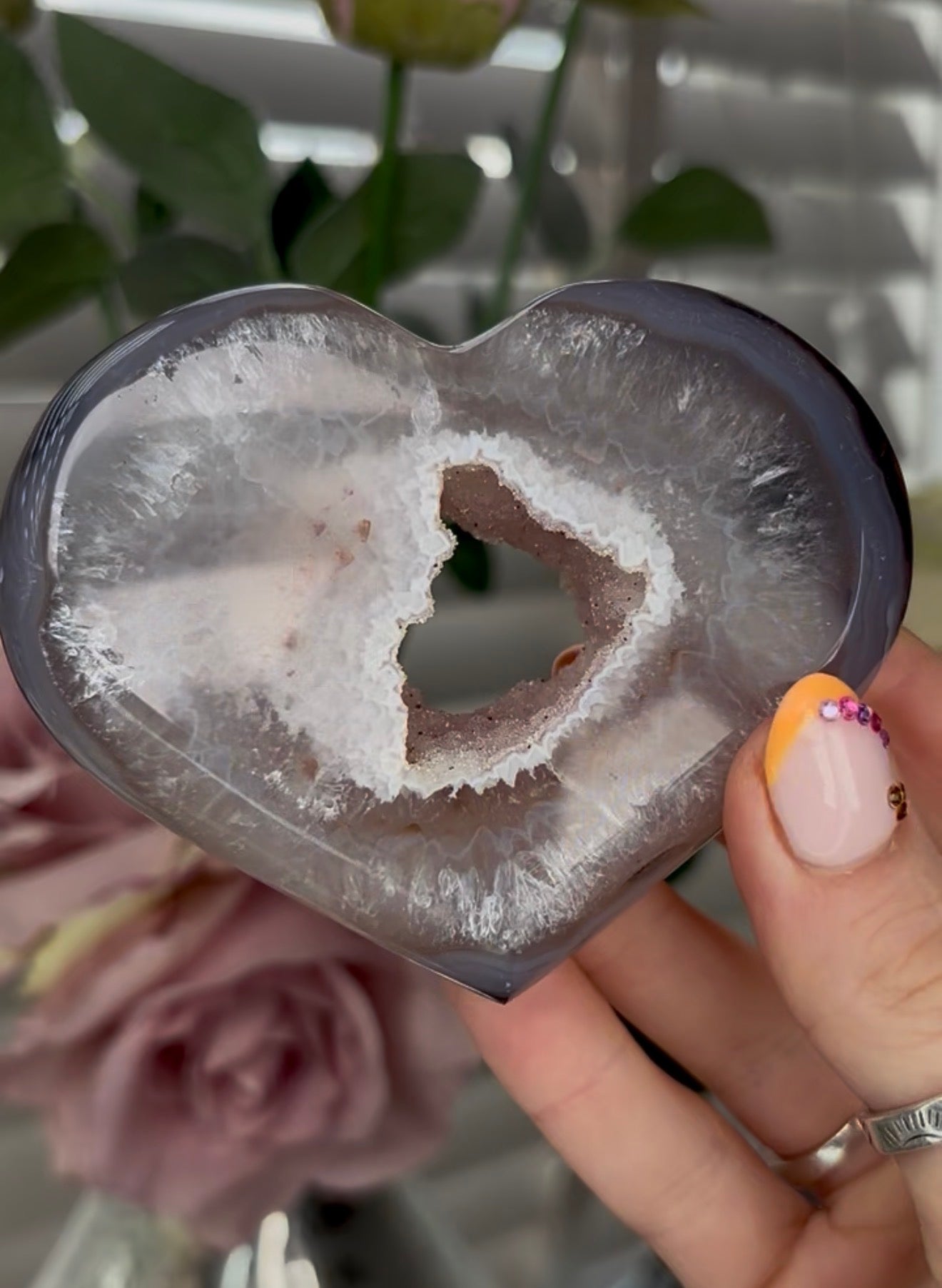 Beautiful, high grade, agate heart with druzy portal - stand included