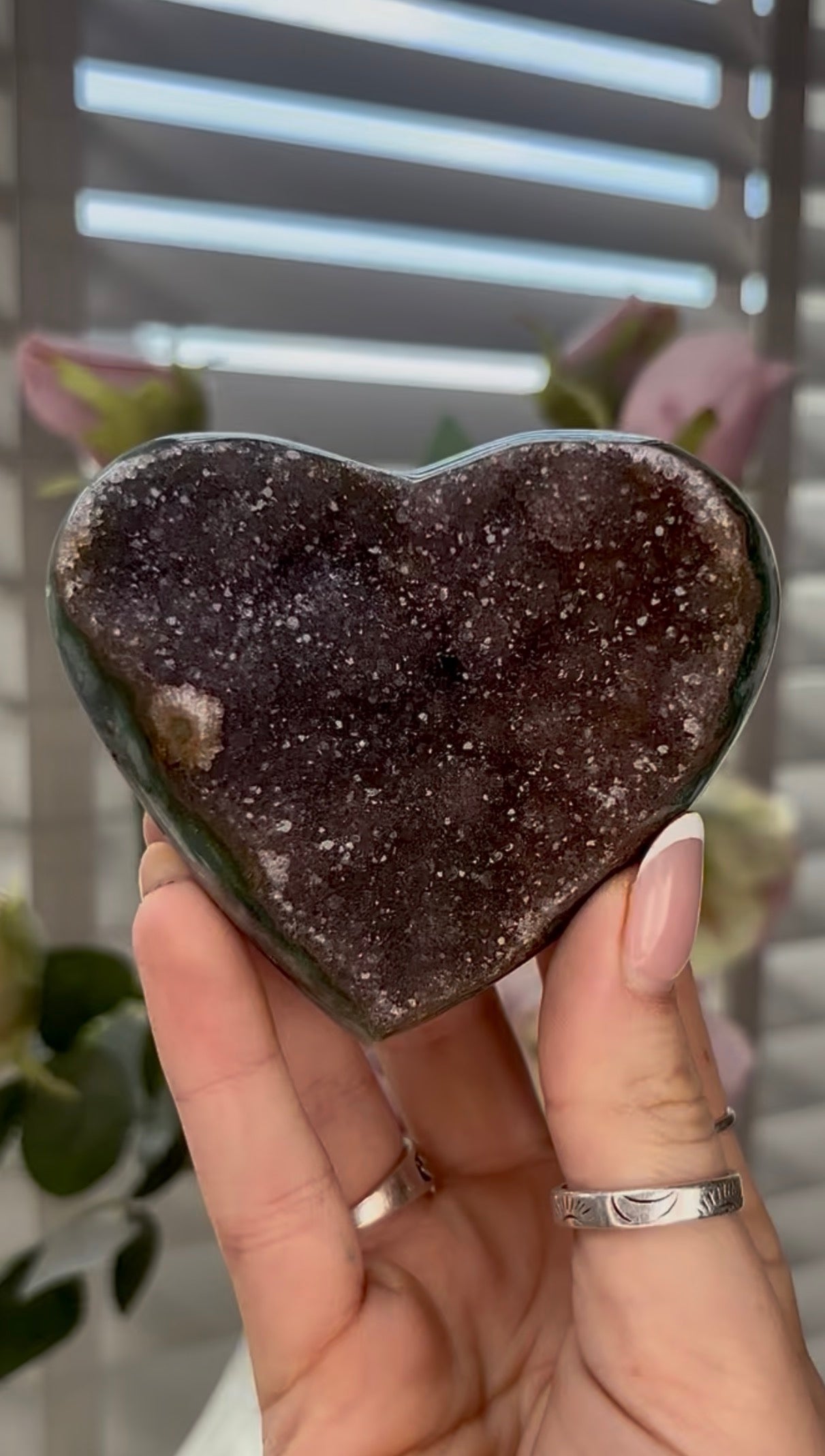 Uruguay, rainbow amethyst heart in berry tone - comes with stand