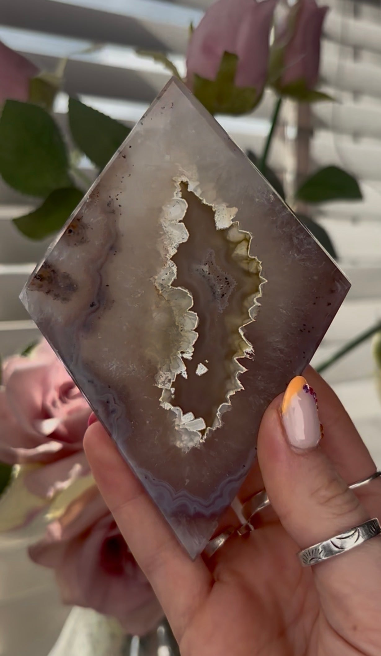 Beautiful, high quality, agate diamond  with druzy - stand included