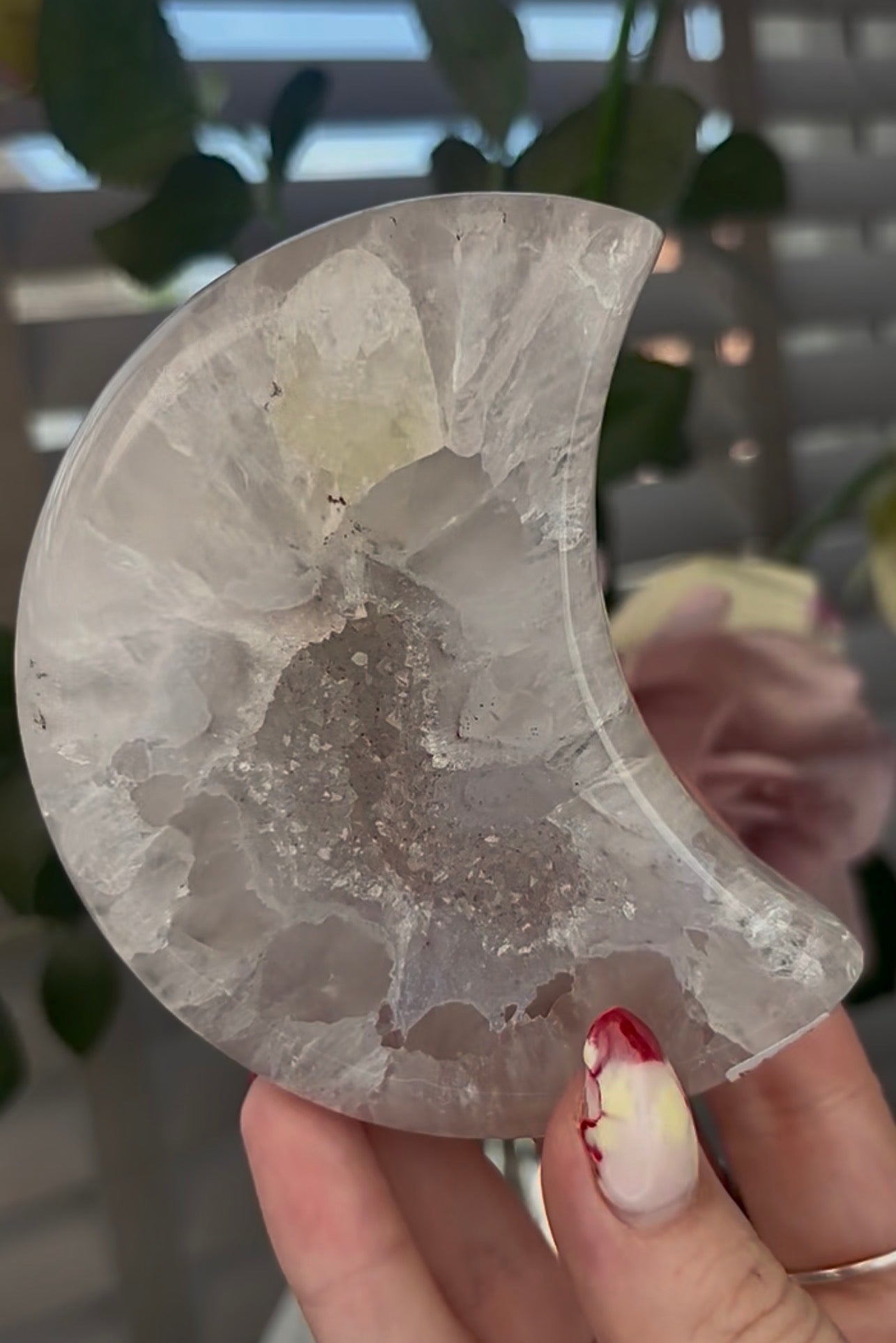 Beautiful, high quality, agate moon with druzy & calcite - stand included
