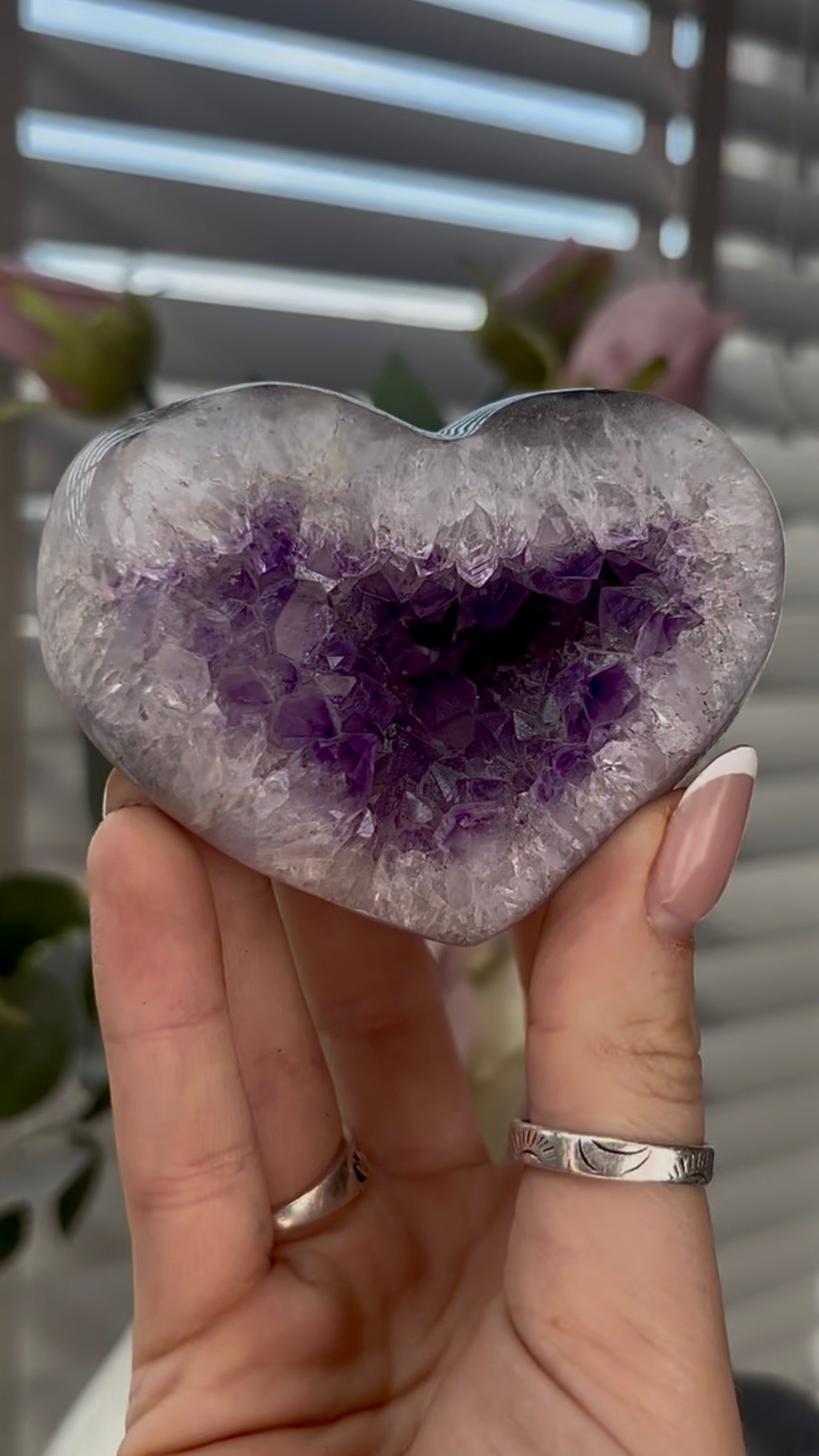 Uruguay, amethyst heart - comes with stand