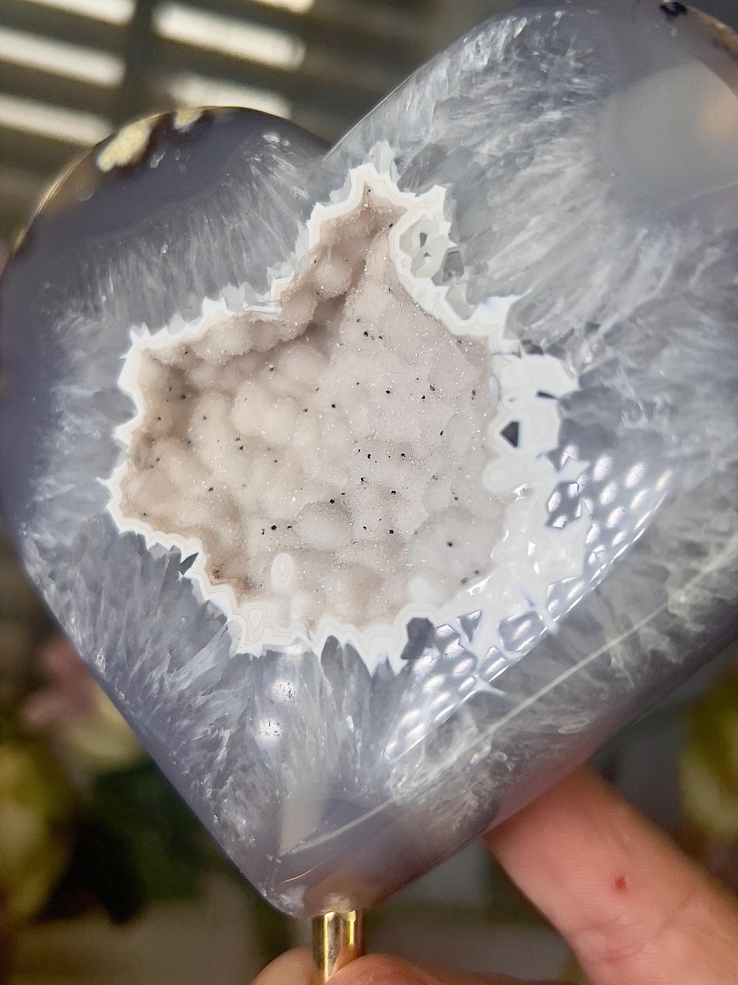 Beautiful, agate heart with Snow White tone open sugar druzy on stand 775g 15.5(h) 12cm(w)