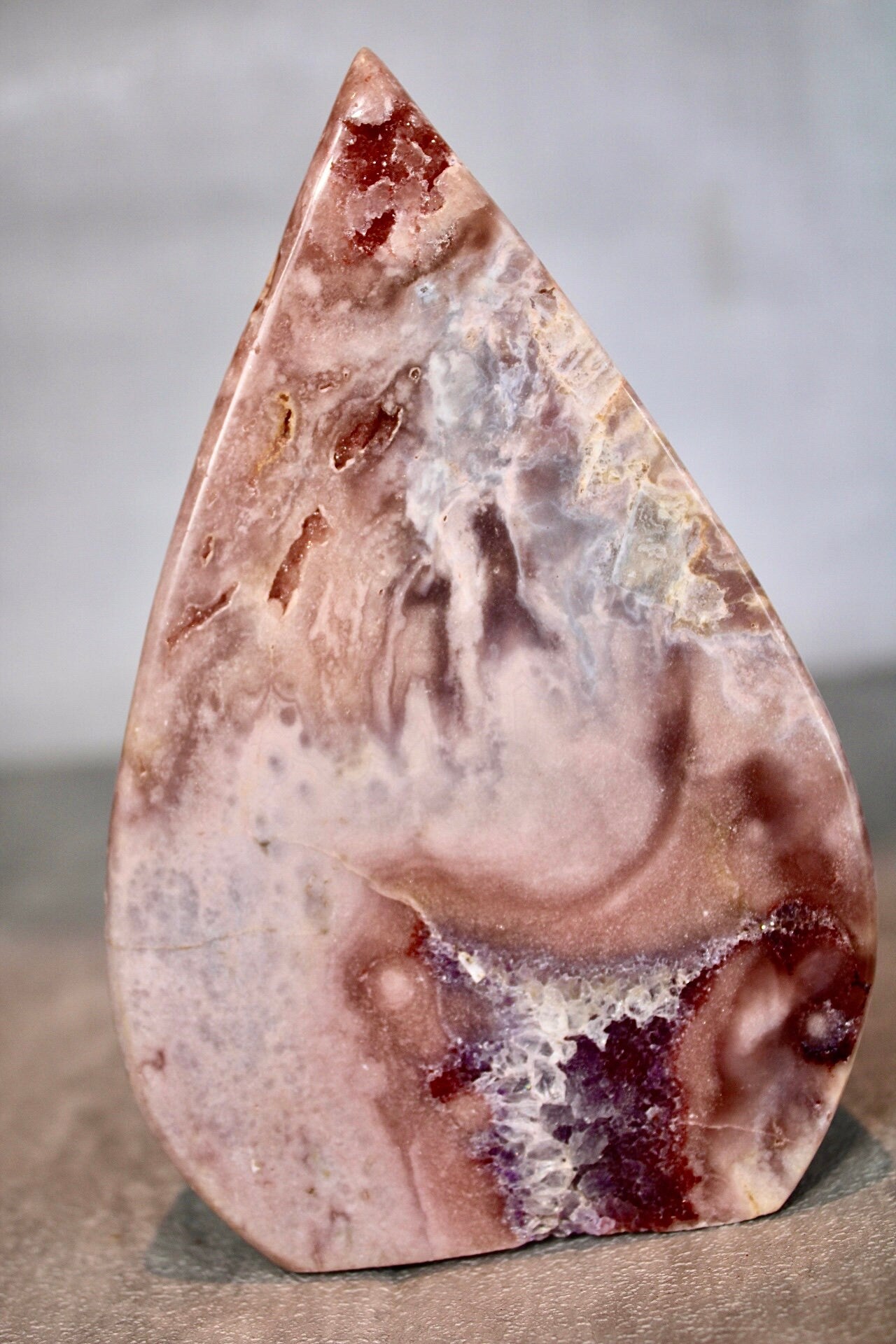 High quality, pink amethyst, flame from brazil 530g 14cm (h) 9.5cm (w)