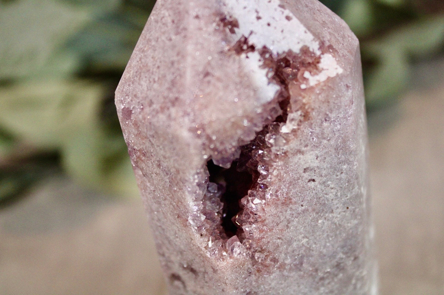 Snowy pink amethyst tower with druzy cave - 450g 12cm (H)