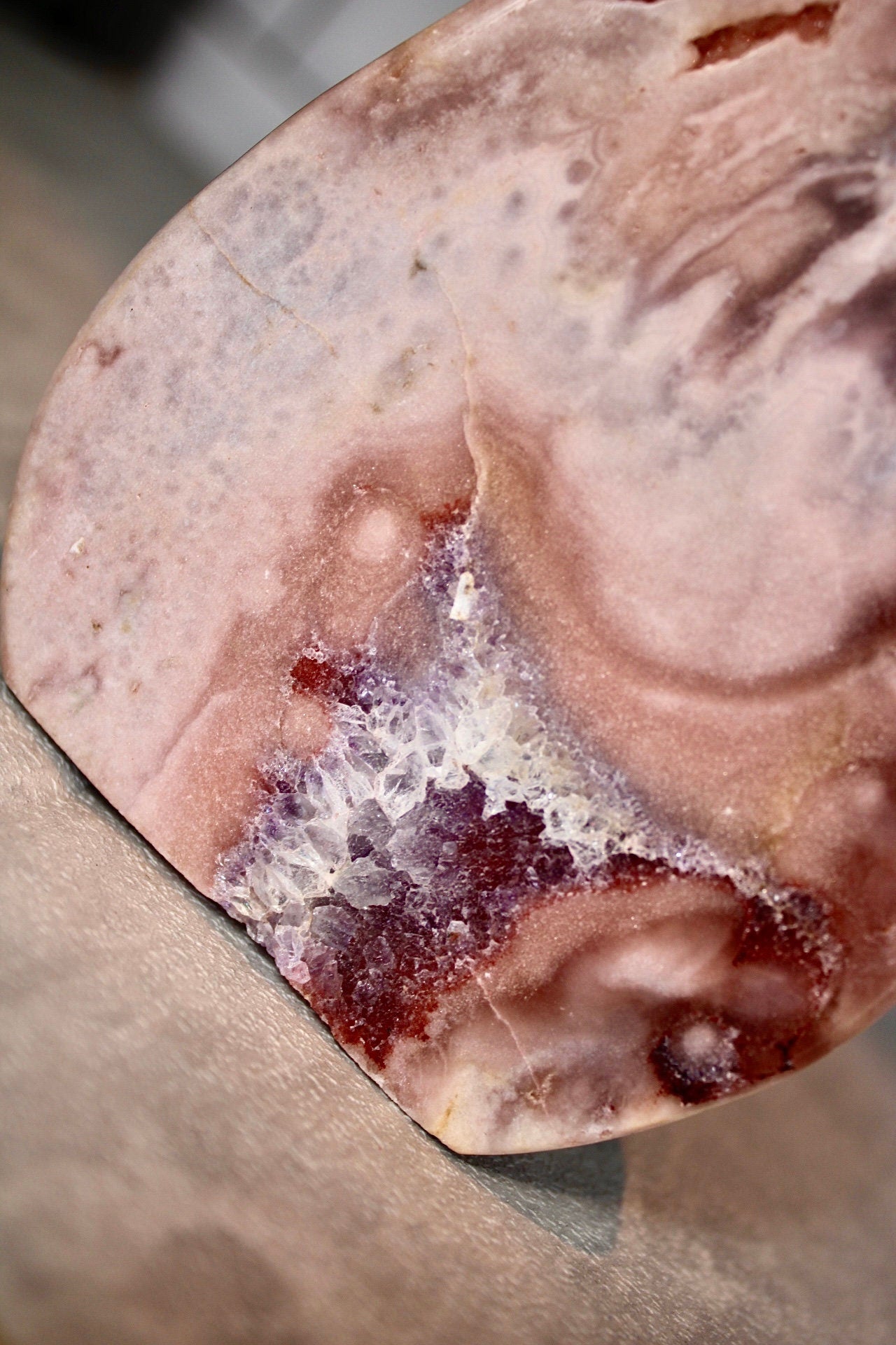 High quality, pink amethyst, flame from brazil 530g 14cm (h) 9.5cm (w)