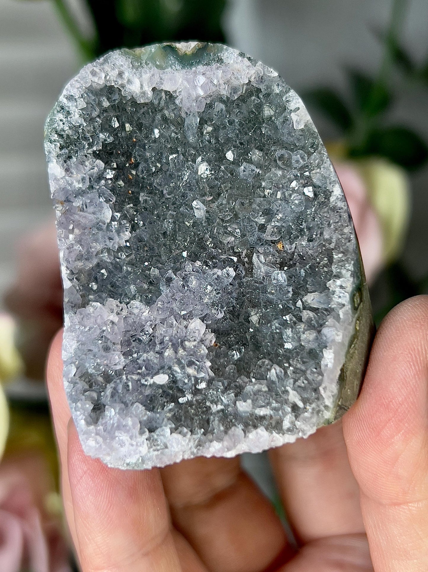 amethyst cutbase green toned freeform - 120g 5cm(h) 5cm(w)