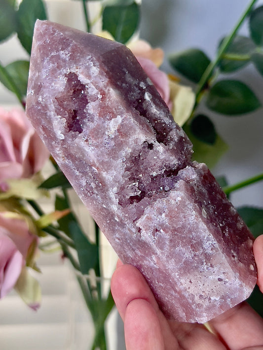 High grade, berry red pink amethyst tower 0.410g 13cm