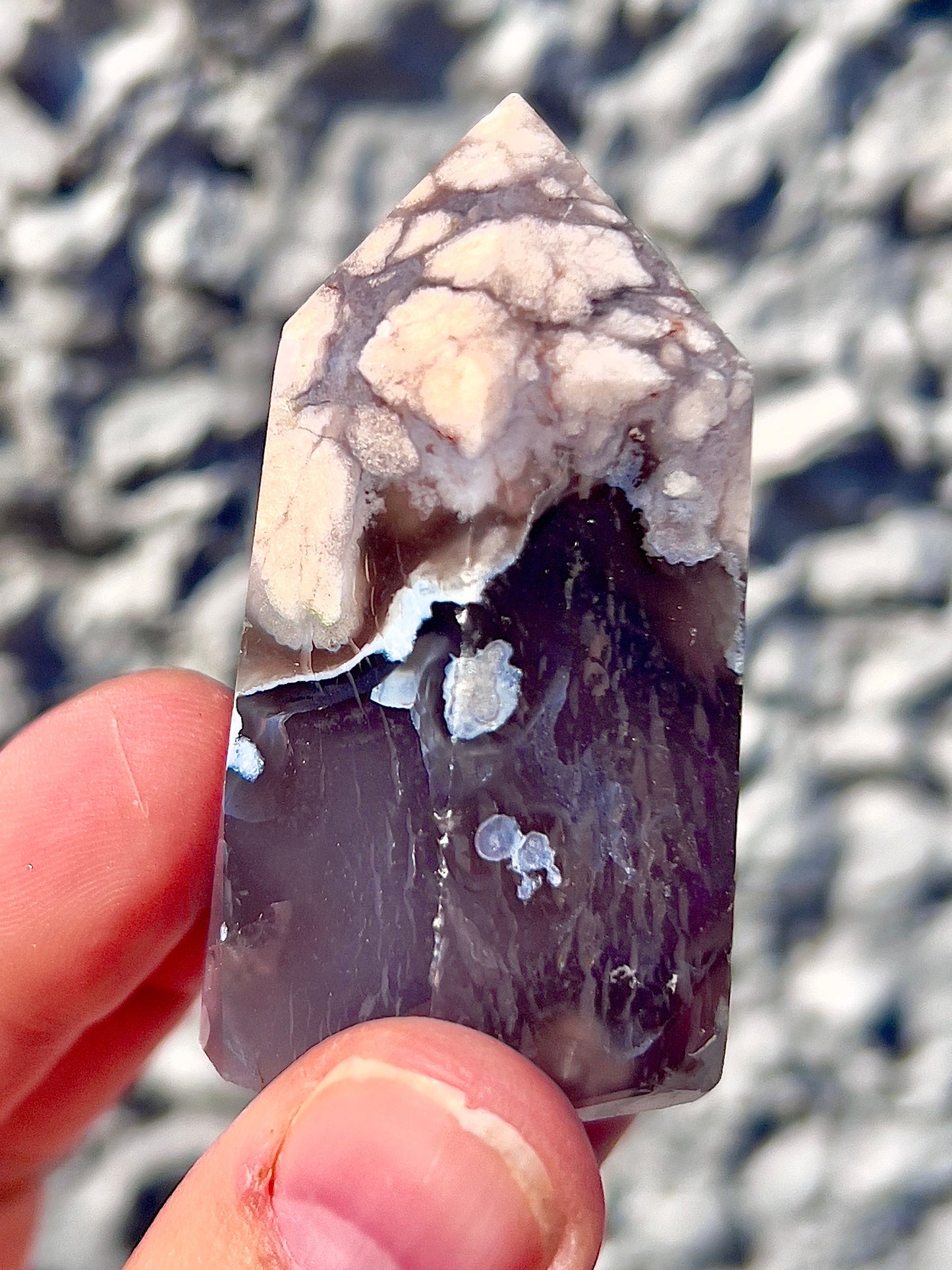 Chonky, Black flower agate tower