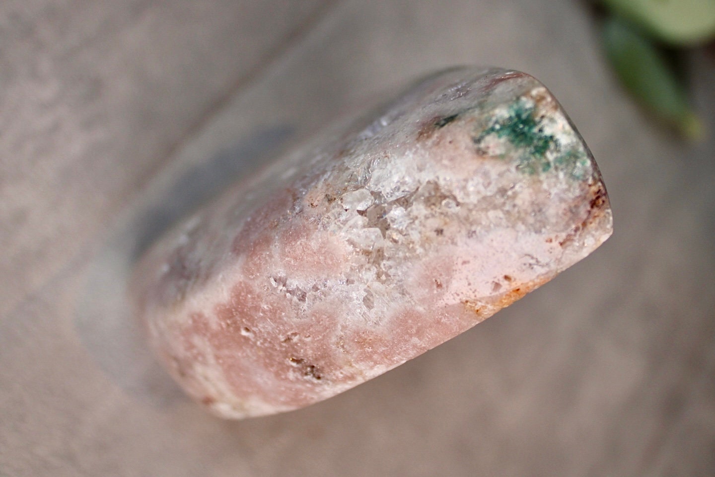 Pink amethyst flame with quartz 290g 10cm(h) 6.5cm(w)