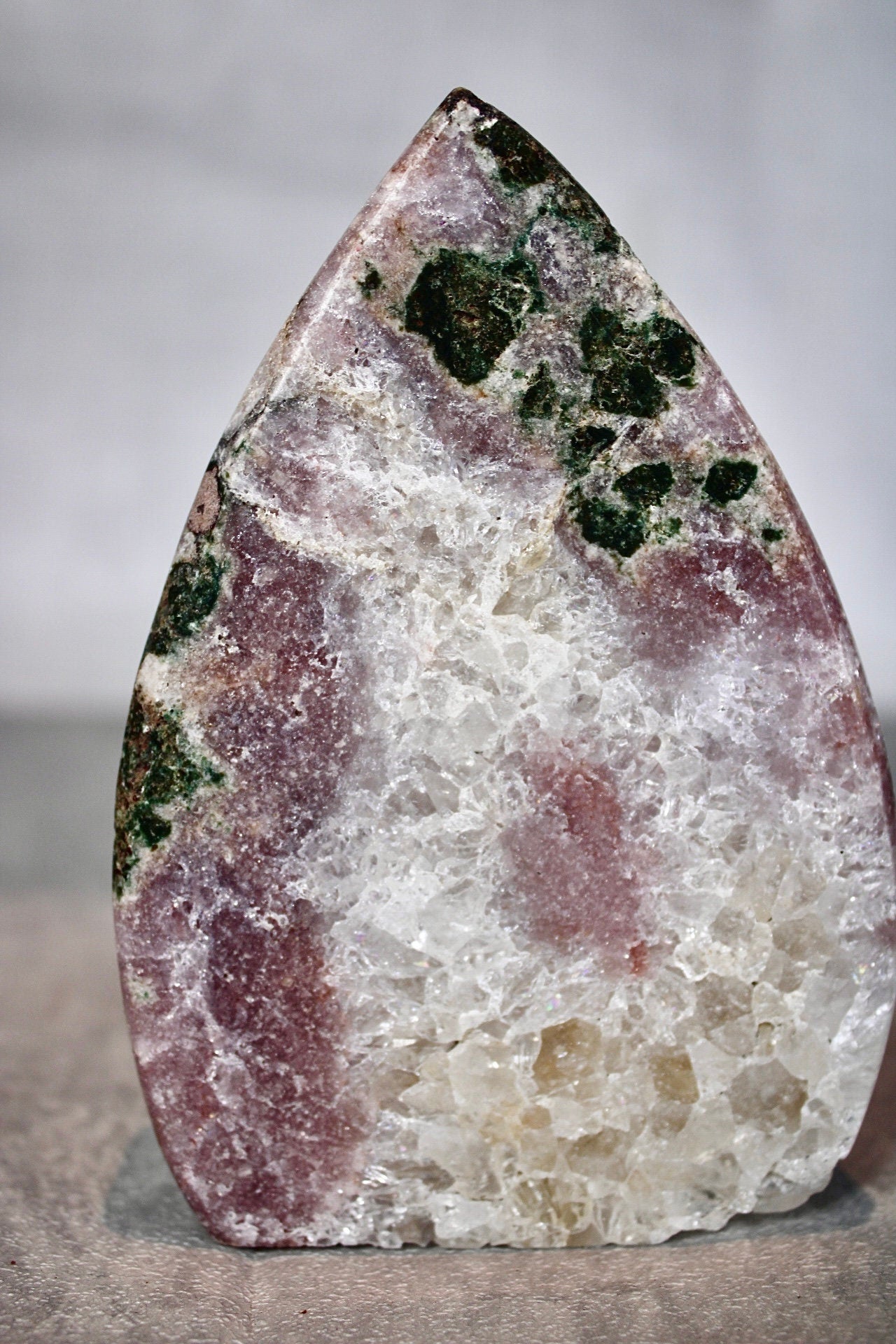 High quality, pink amethyst with quartz & green jasper, flame from Brazil 480g 12.5cm (H) 8.5cm (w)