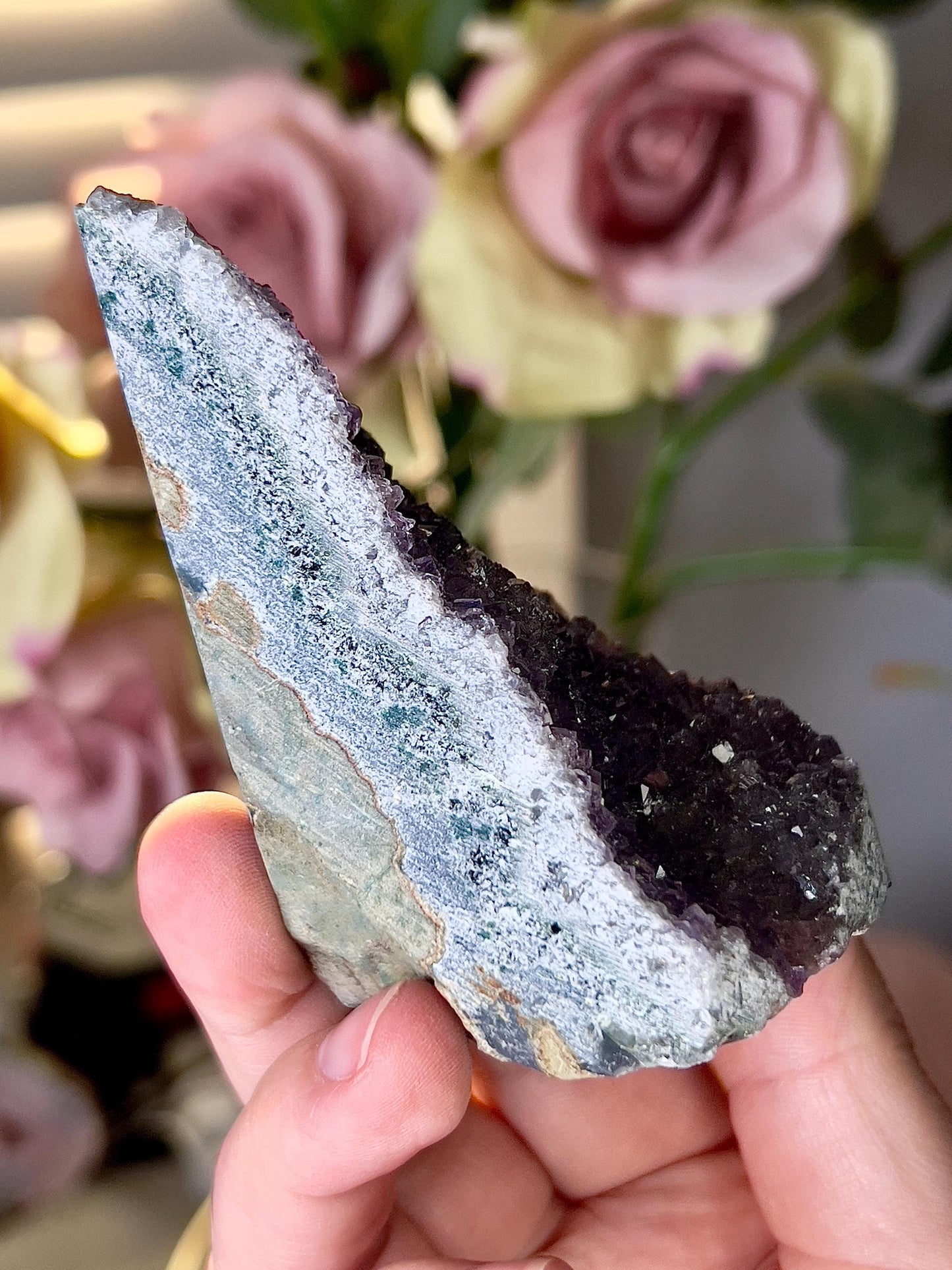 amethyst cutbase freeform - 205G 9CM(H) 5CM(W)