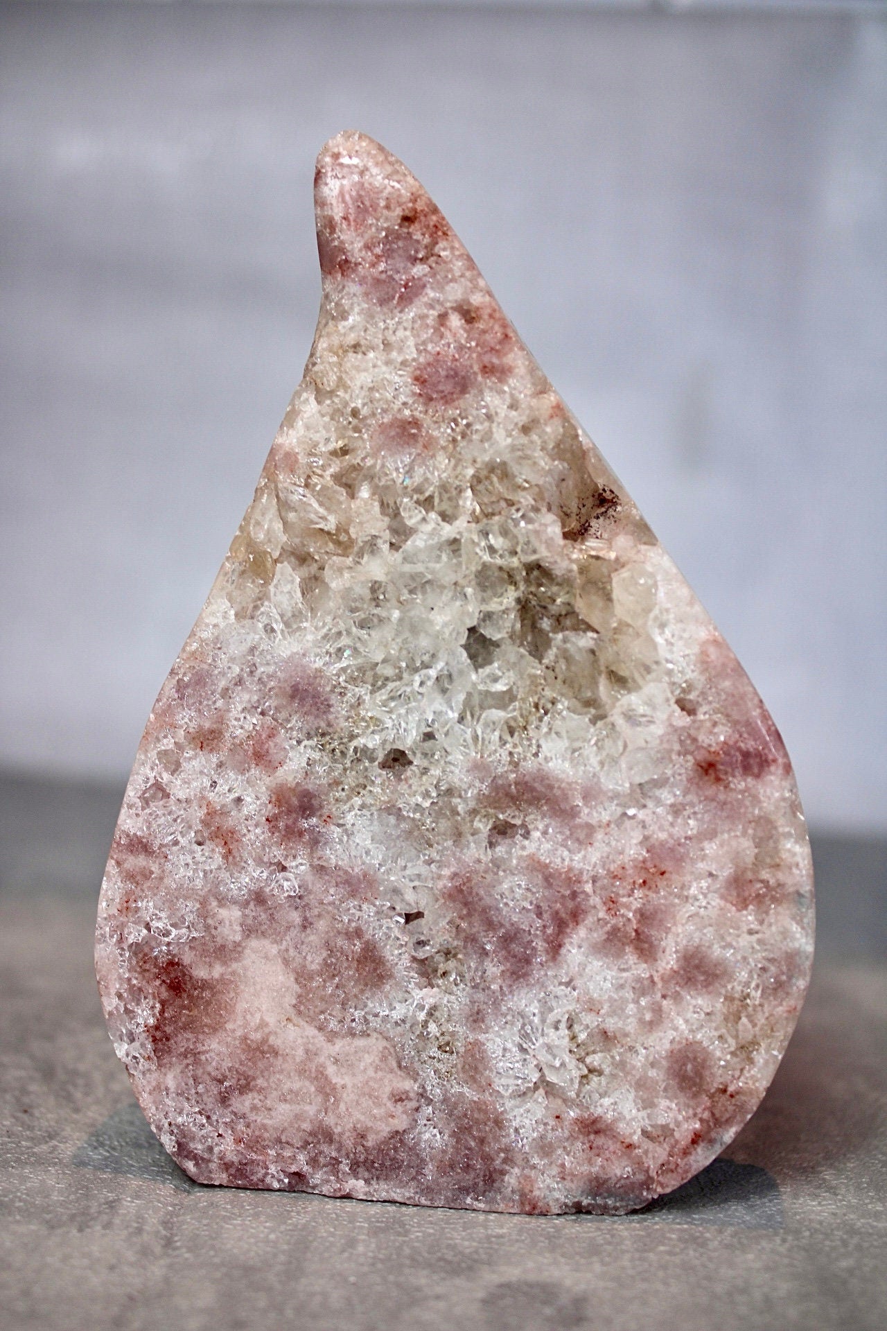 Quartz & Pink amethyst flame from brazil 515g 13 cm (h) 9cm (w)