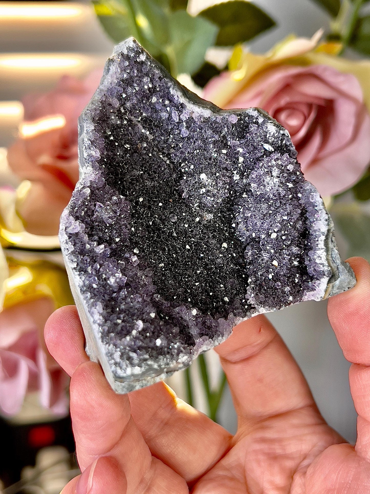 amethyst cutbase black tone freeform - 225g 8cm(h) 7cm(w)