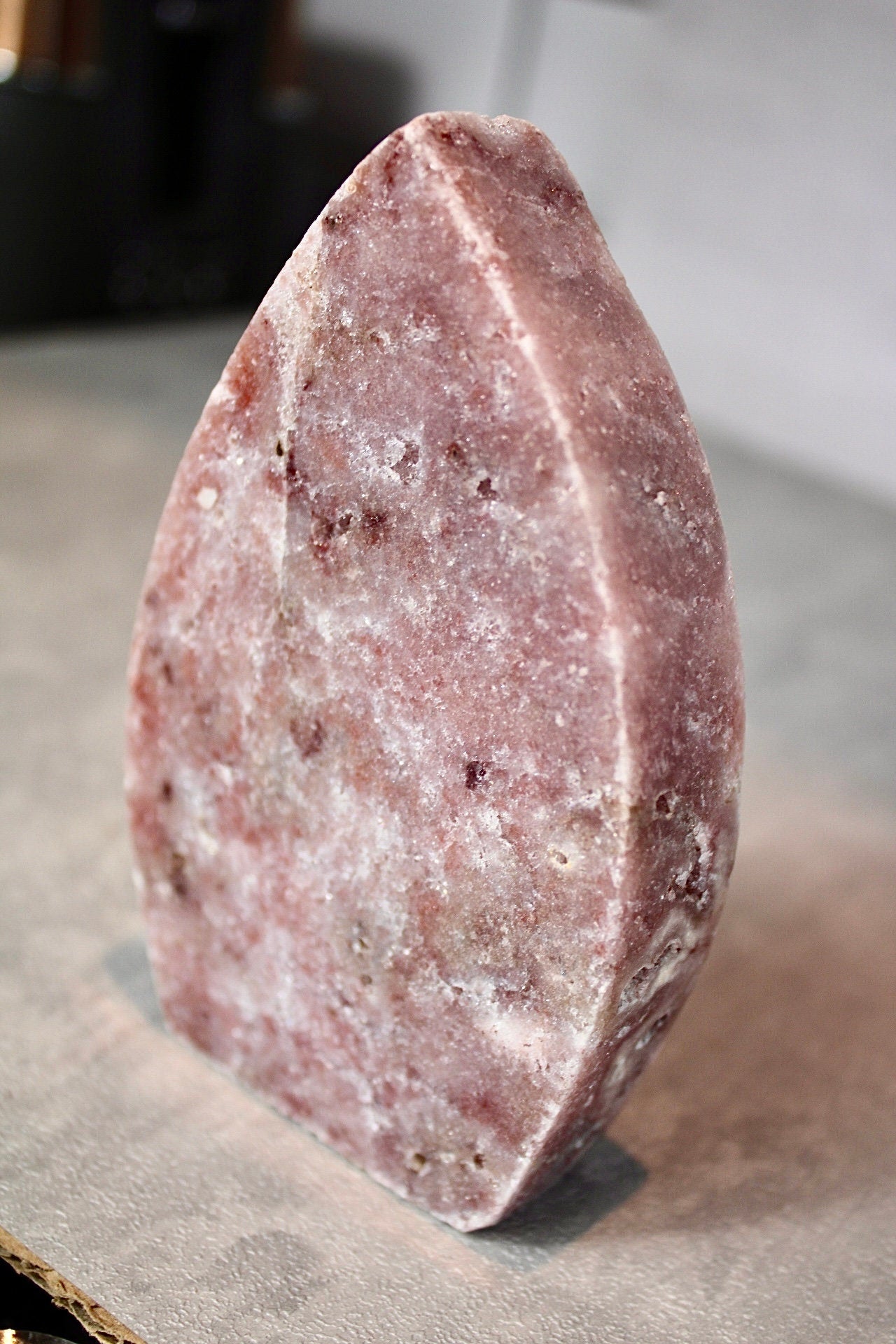 Red and pink toned, pink amethyst flame from brazil 430g 12cm (H) 8cm (W)