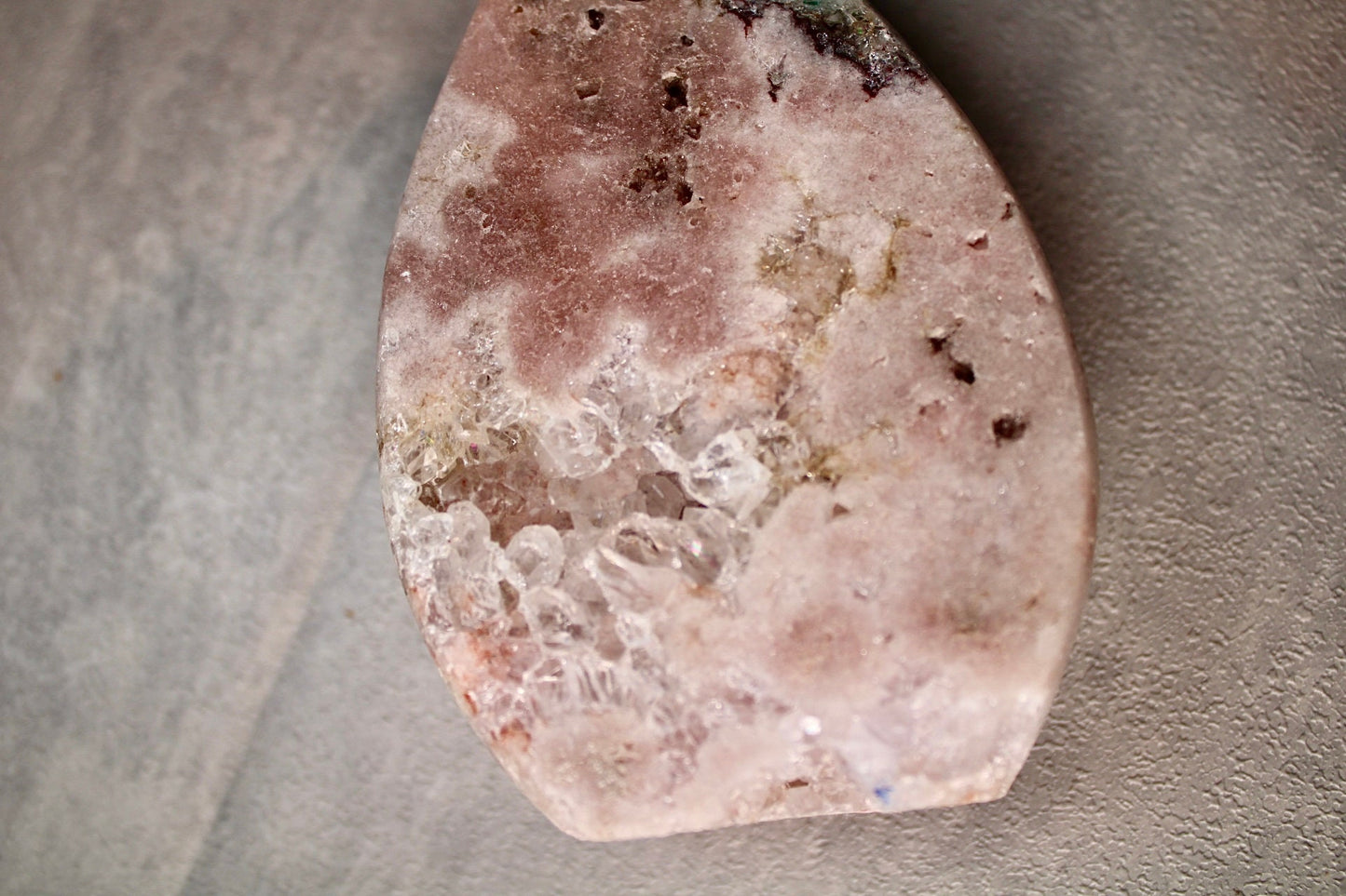 Pink amethyst flame with quartz 290g 10cm(h) 6.5cm(w)