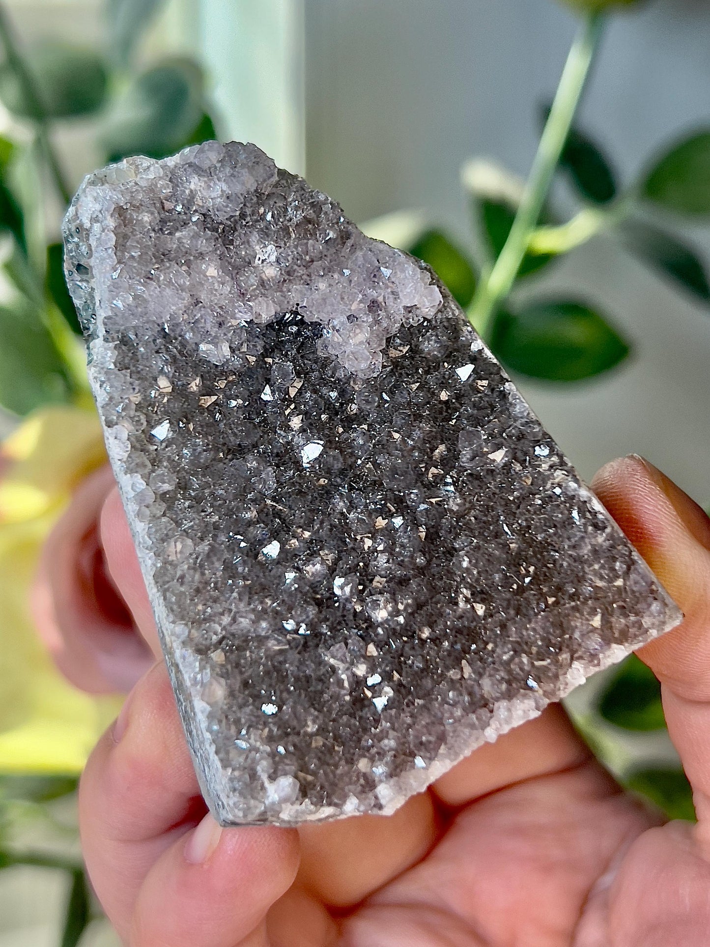 amethyst cutbase freeform - 160g 7cm(h) 5cm(w)