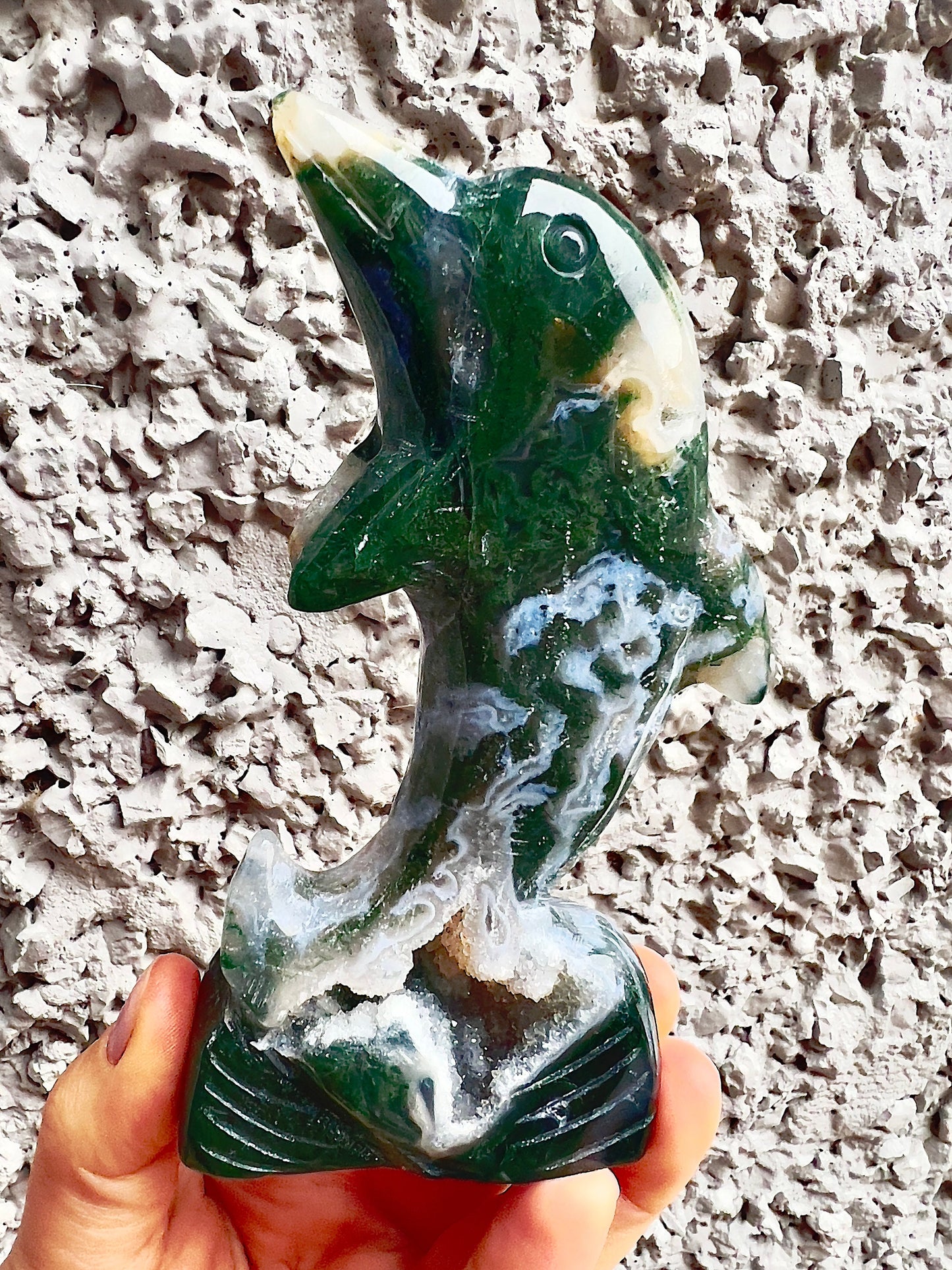 Druzy moss agate dolphin 13.5 cm