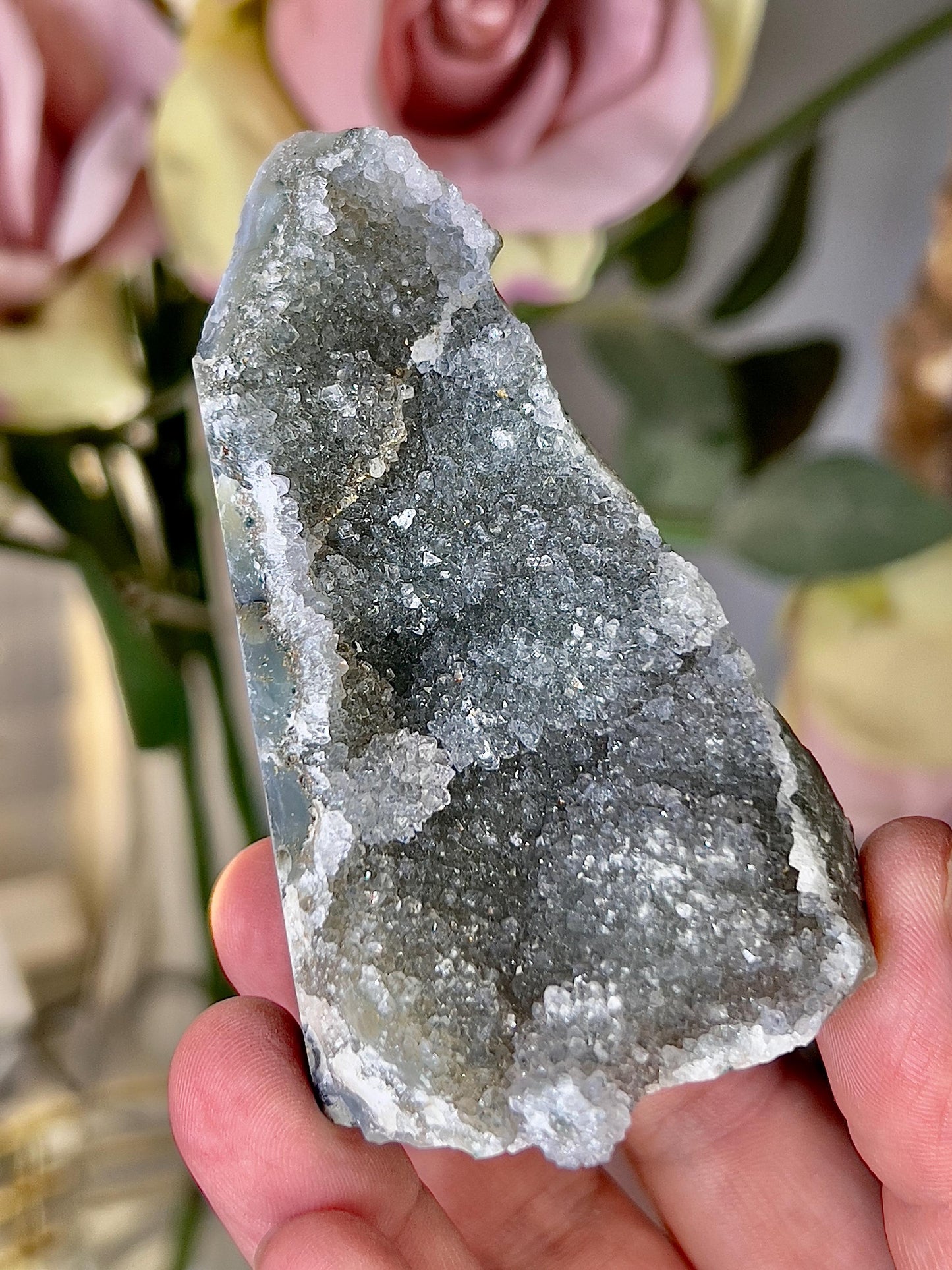 amethyst cutbase freeform with grey tone - 8cm(h) 4.5cm(w)