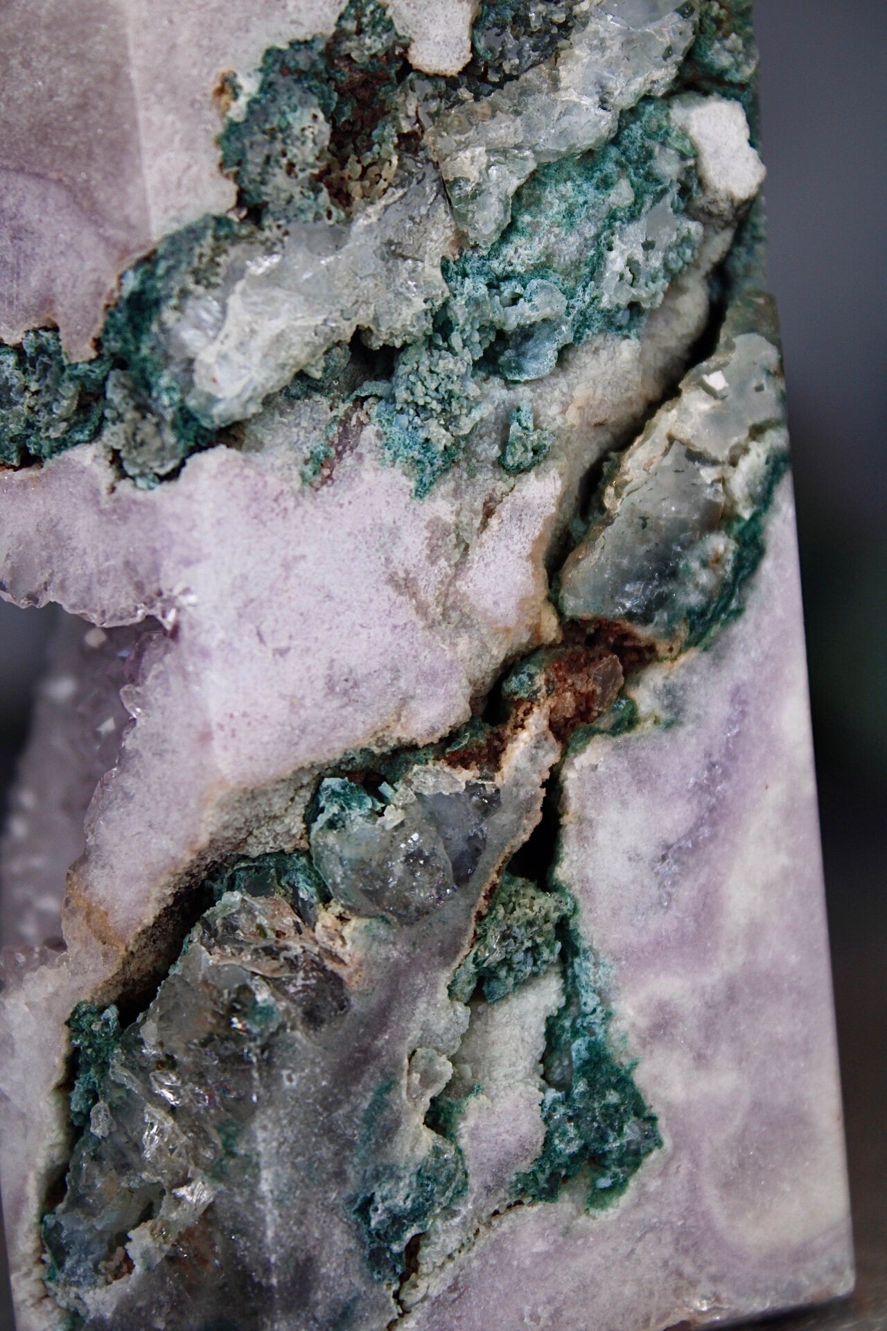 Light purple, pink amethyst tower full of druzy and green jasper 615g 11.5cm(H) 6.5cm(w)