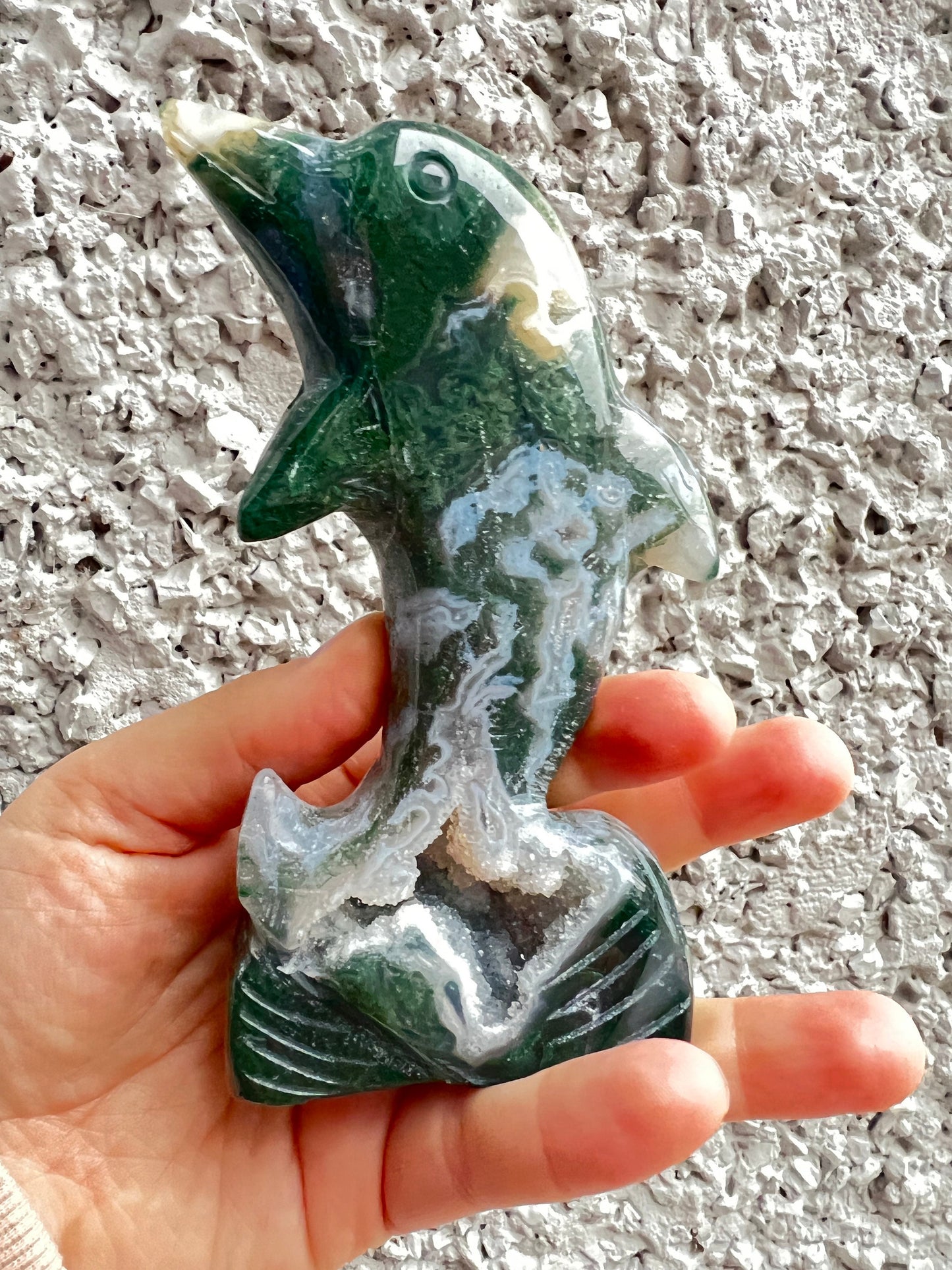 Druzy moss agate dolphin 13.5 cm