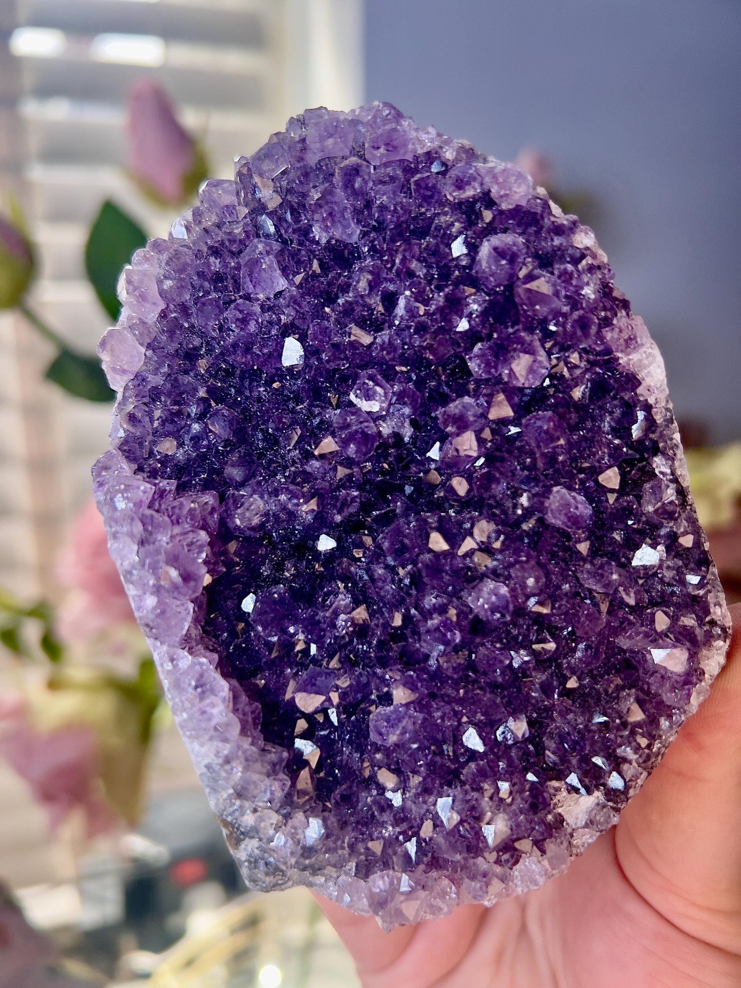 amethyst cutbase freeform with stalactite eye on the side - 610g 10cm(h) 9cm(w)