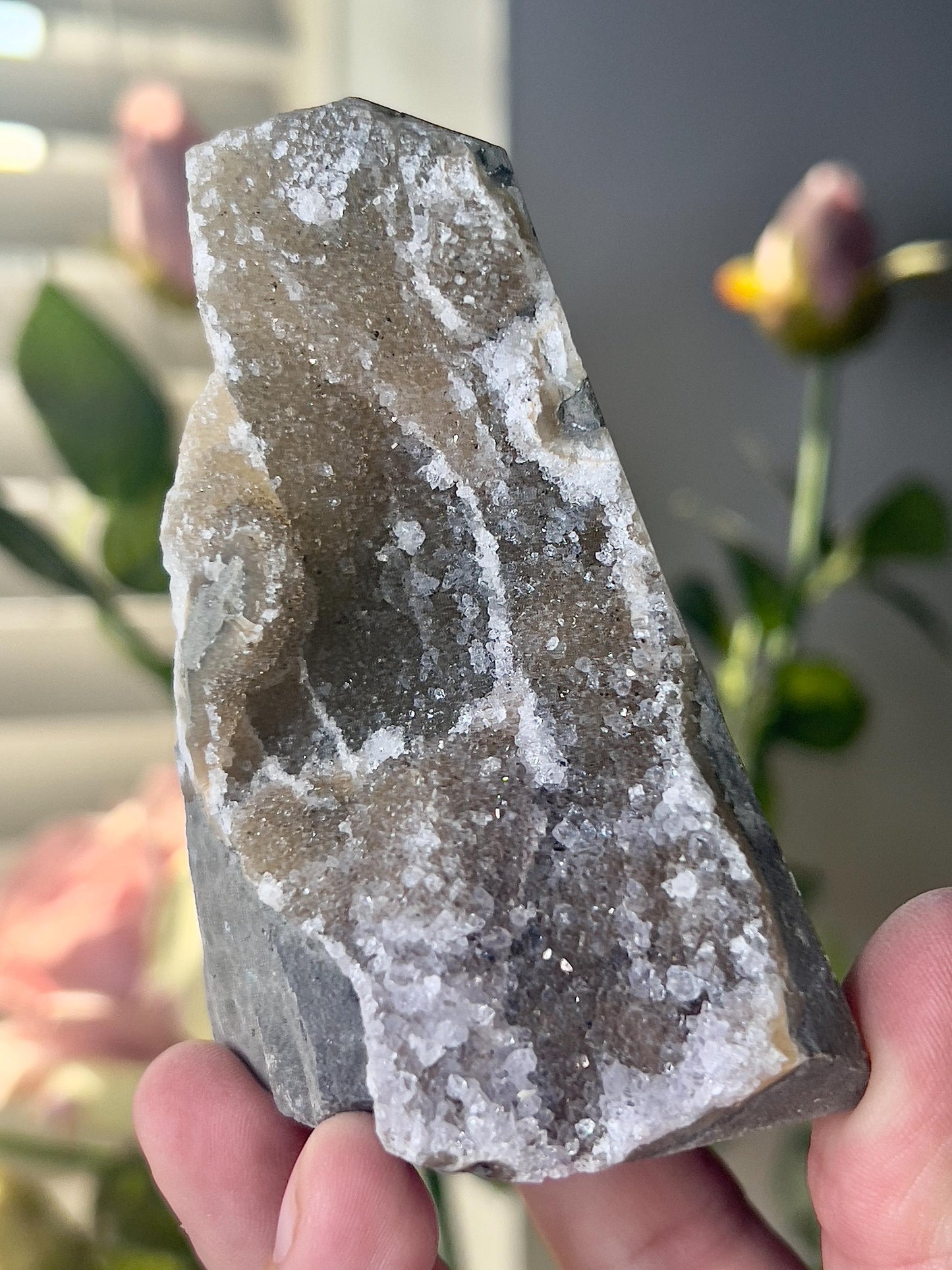 amethyst cutbase green toned freeform - 205g 9cm (H) 6.5cm (W)