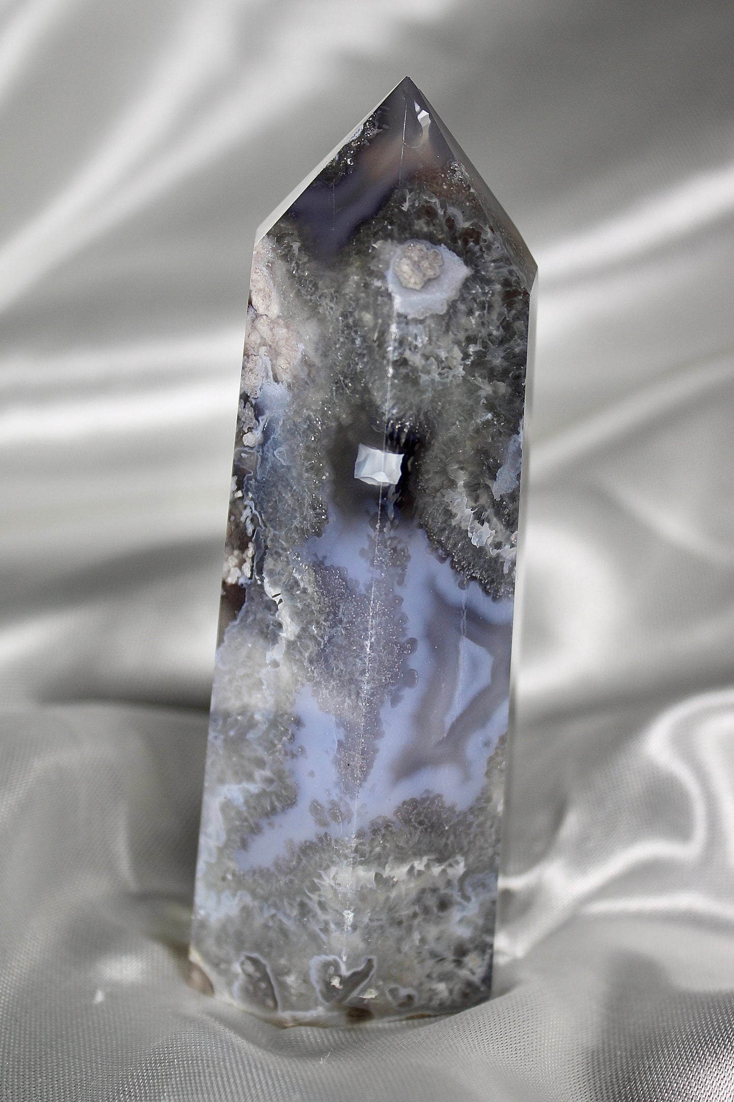 Black/grey/blue flower agate tower with banding and quartz 254g 11cm