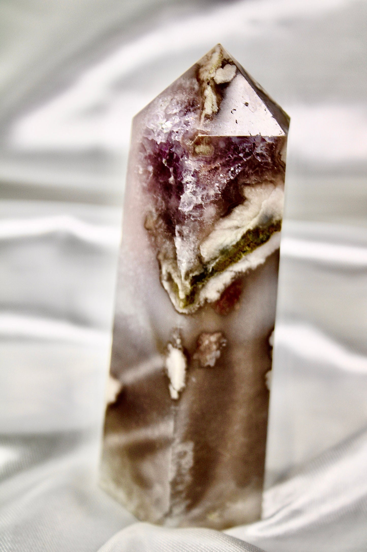 Black flower agate tower with amethyst 303g nearly 12cm