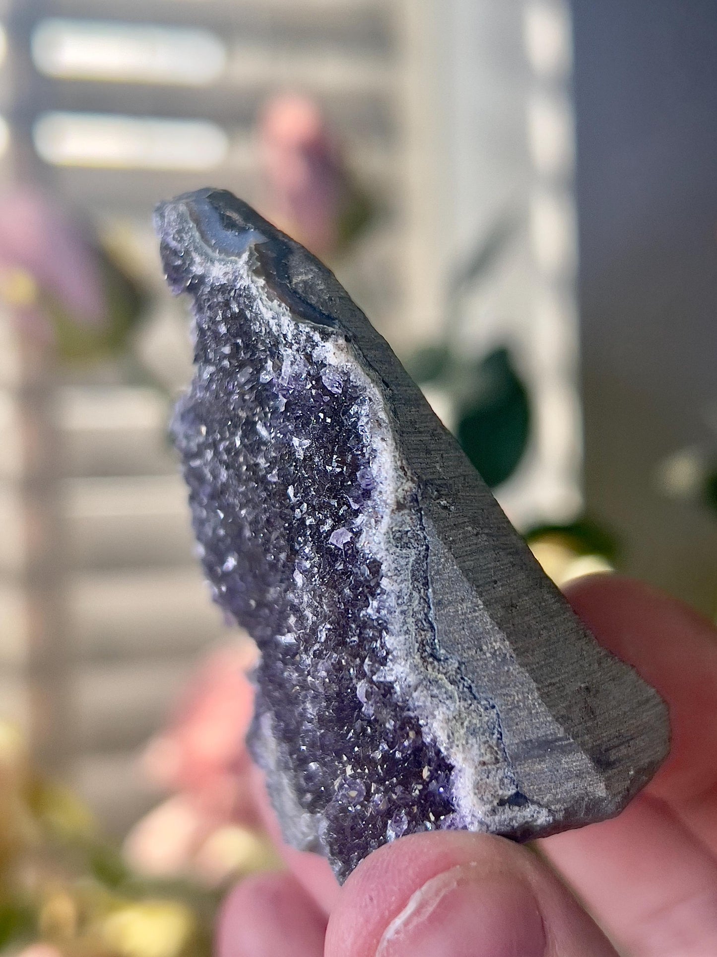 amethyst cutbase black tone freeform - 7cm(h) 5cm(W) 175g