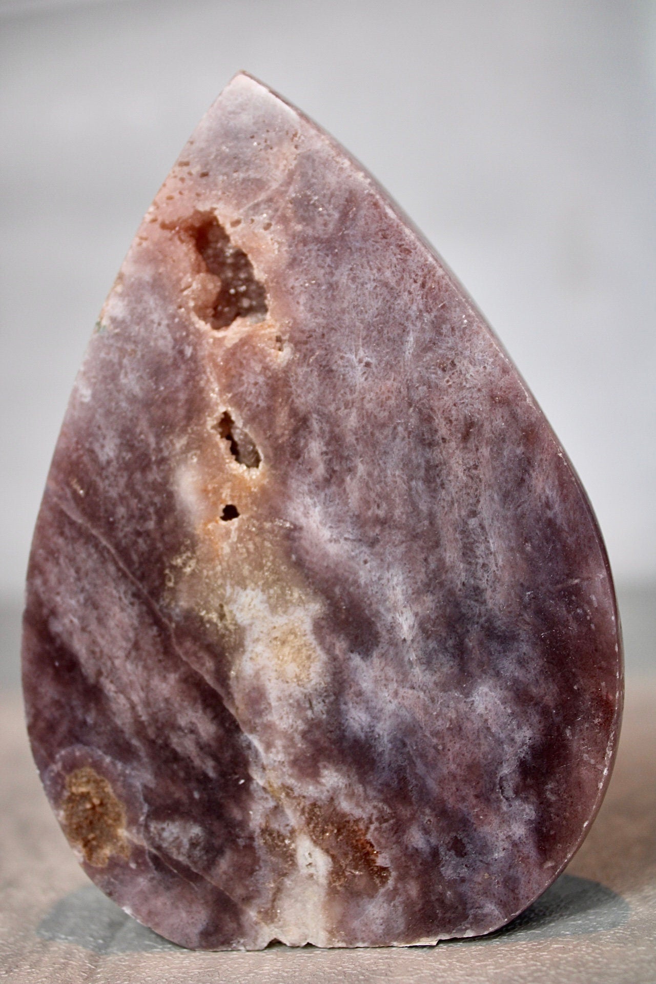 Deep red toned, pink amethyst flame from brazil 265g 11.5cm (h) 8cm (w)