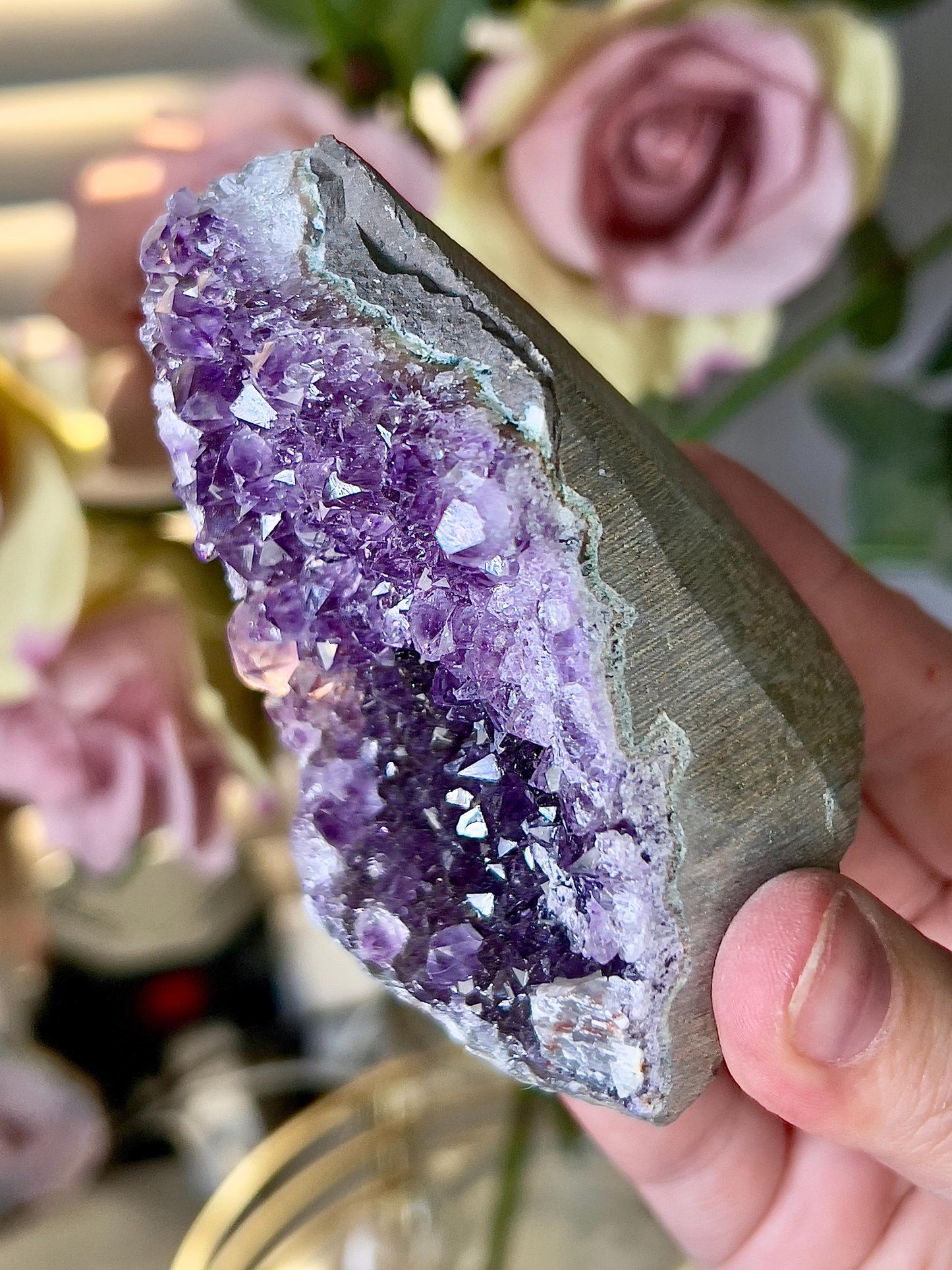 amethyst two toned cutbase freeform - 280g 9cm(h) 6cm(w)