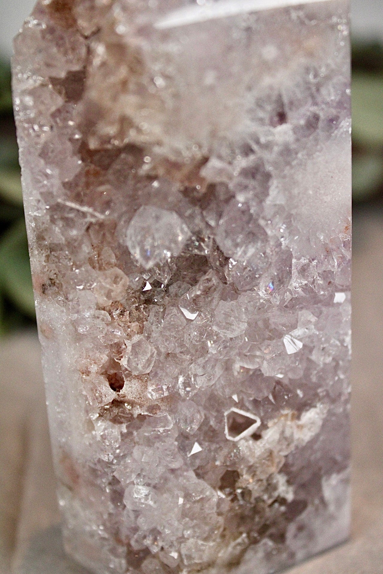 Snow pink amethyst tower with quartz druzy - 390g 13cm