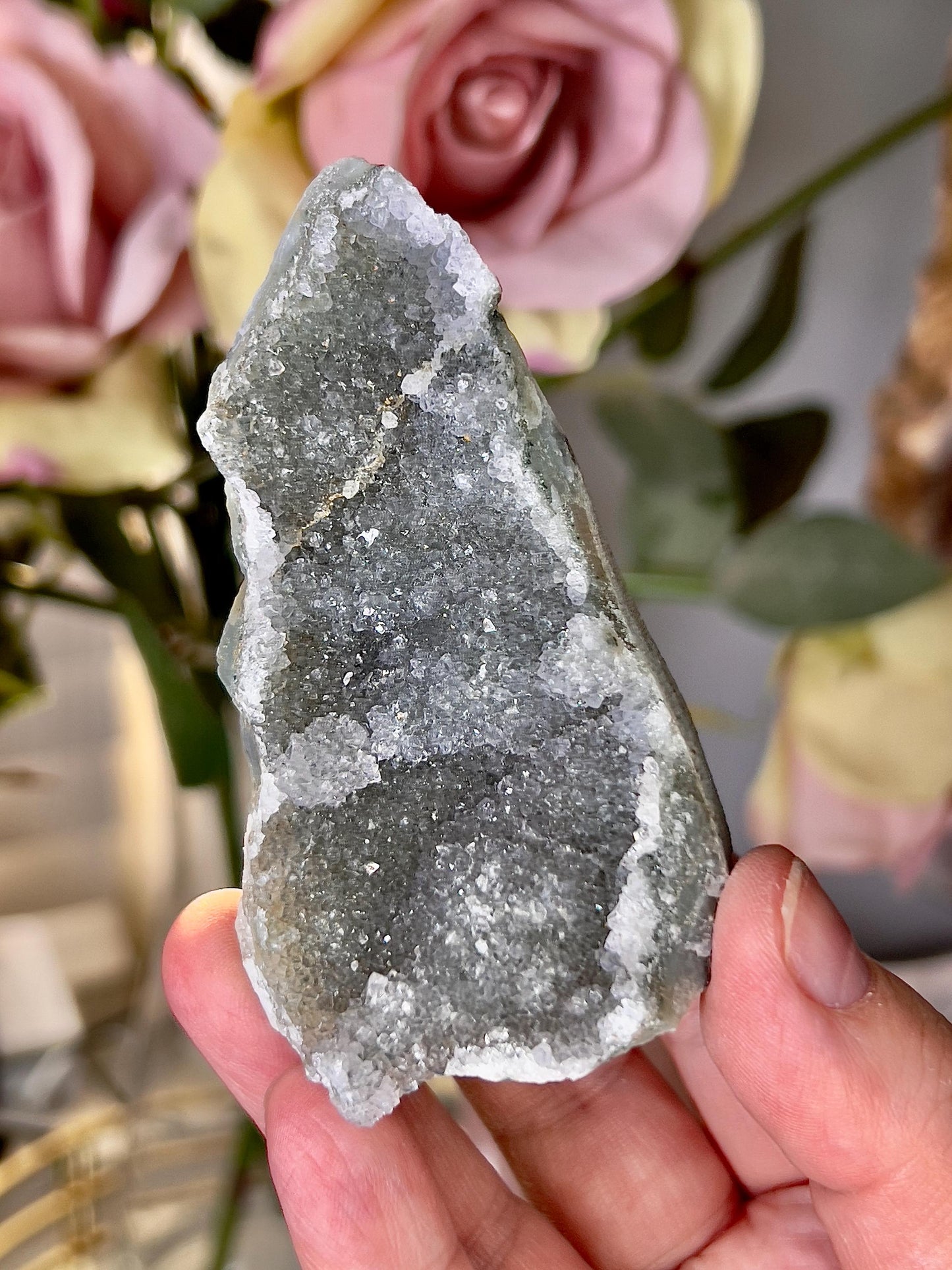 amethyst cutbase freeform with grey tone - 8cm(h) 4.5cm(w)