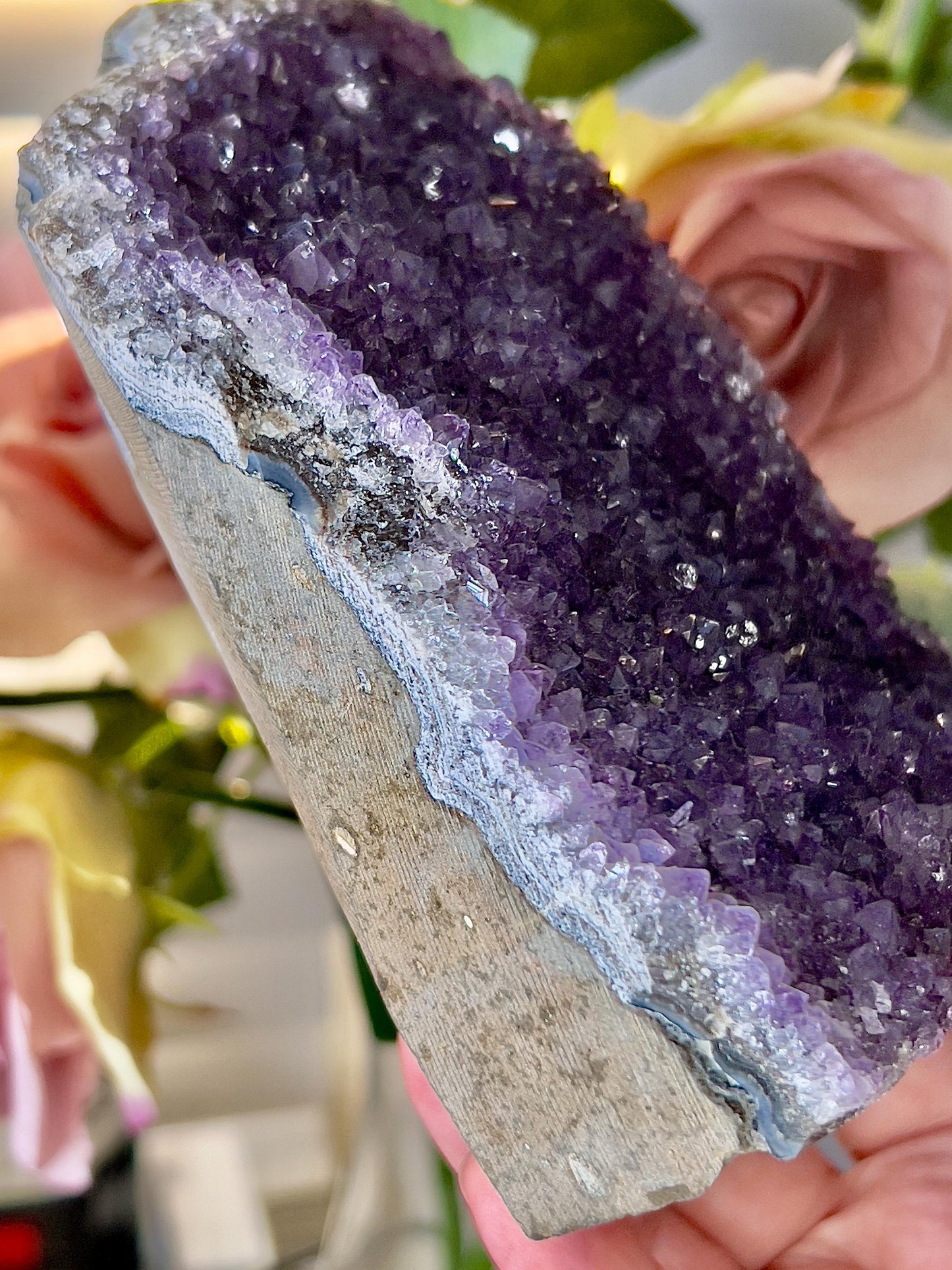 amethyst cutbase freeform - 980g 13cm(h) 9cm(w)