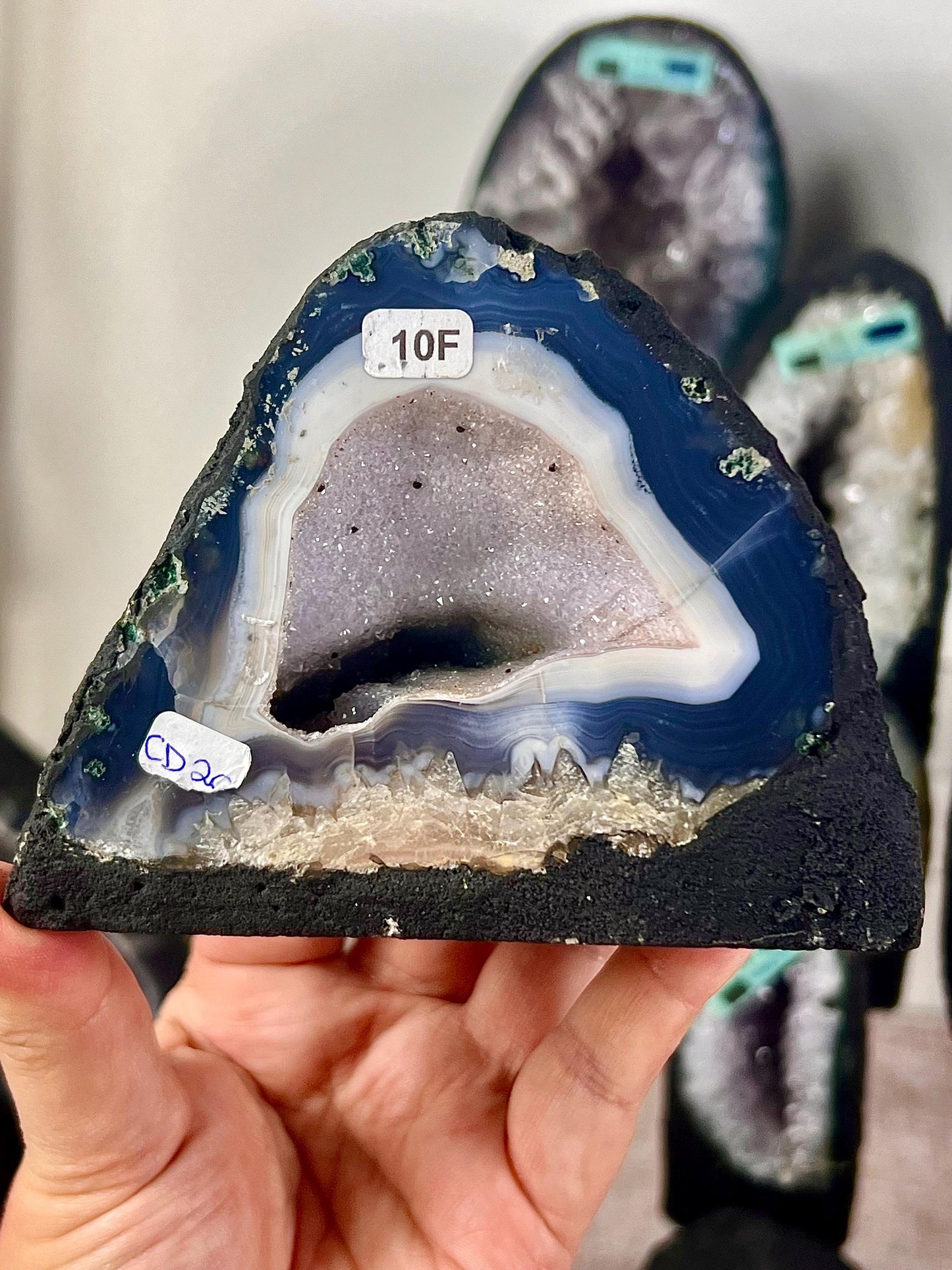 Beautiful, small,blue agate cathedral with peach sugar druzy 680g