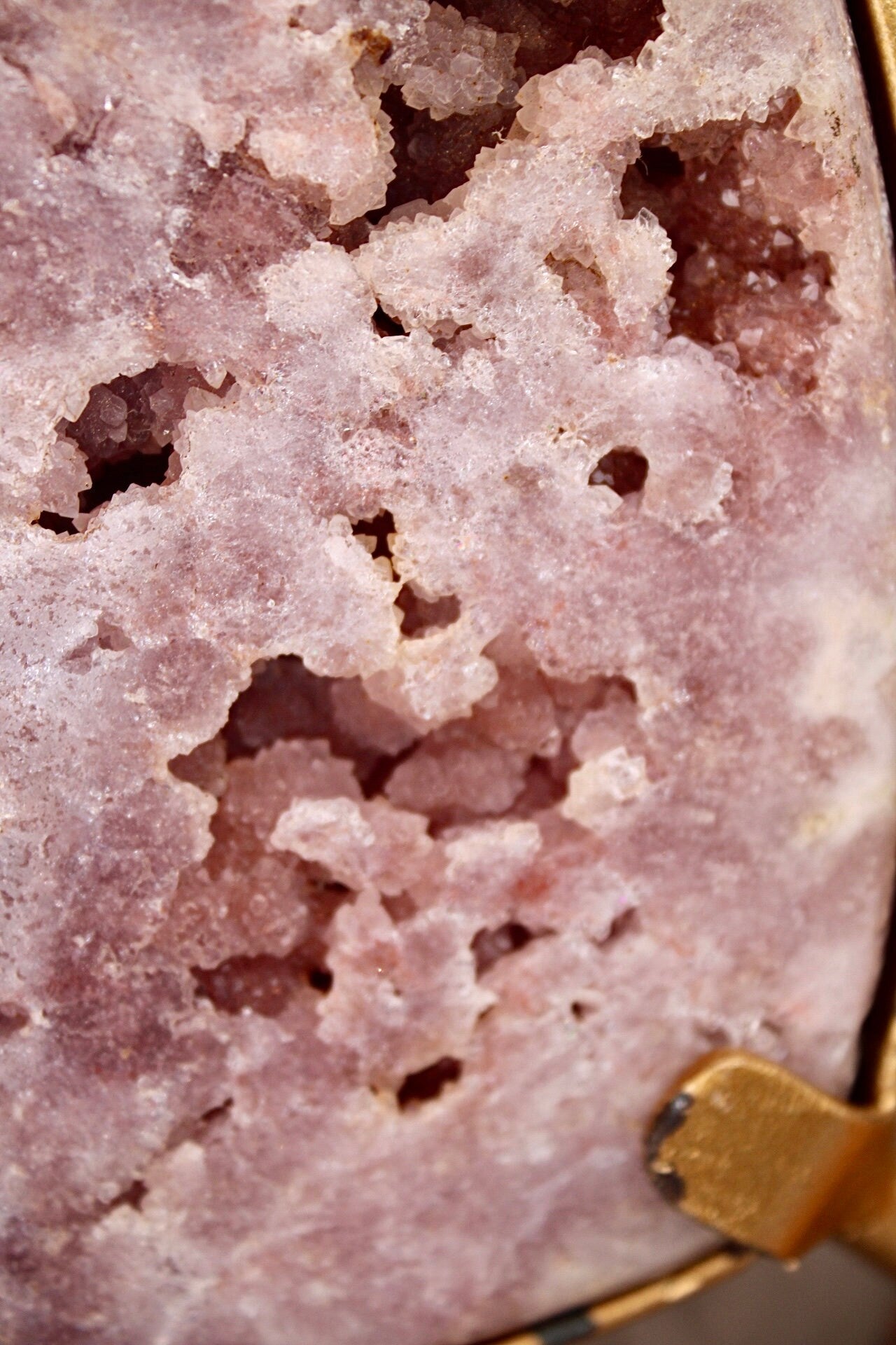 Berry red, pink amethyst, heart, on gold stand - 920g - paint is scratched off stand thats why the huge discount (can easily be repainted)