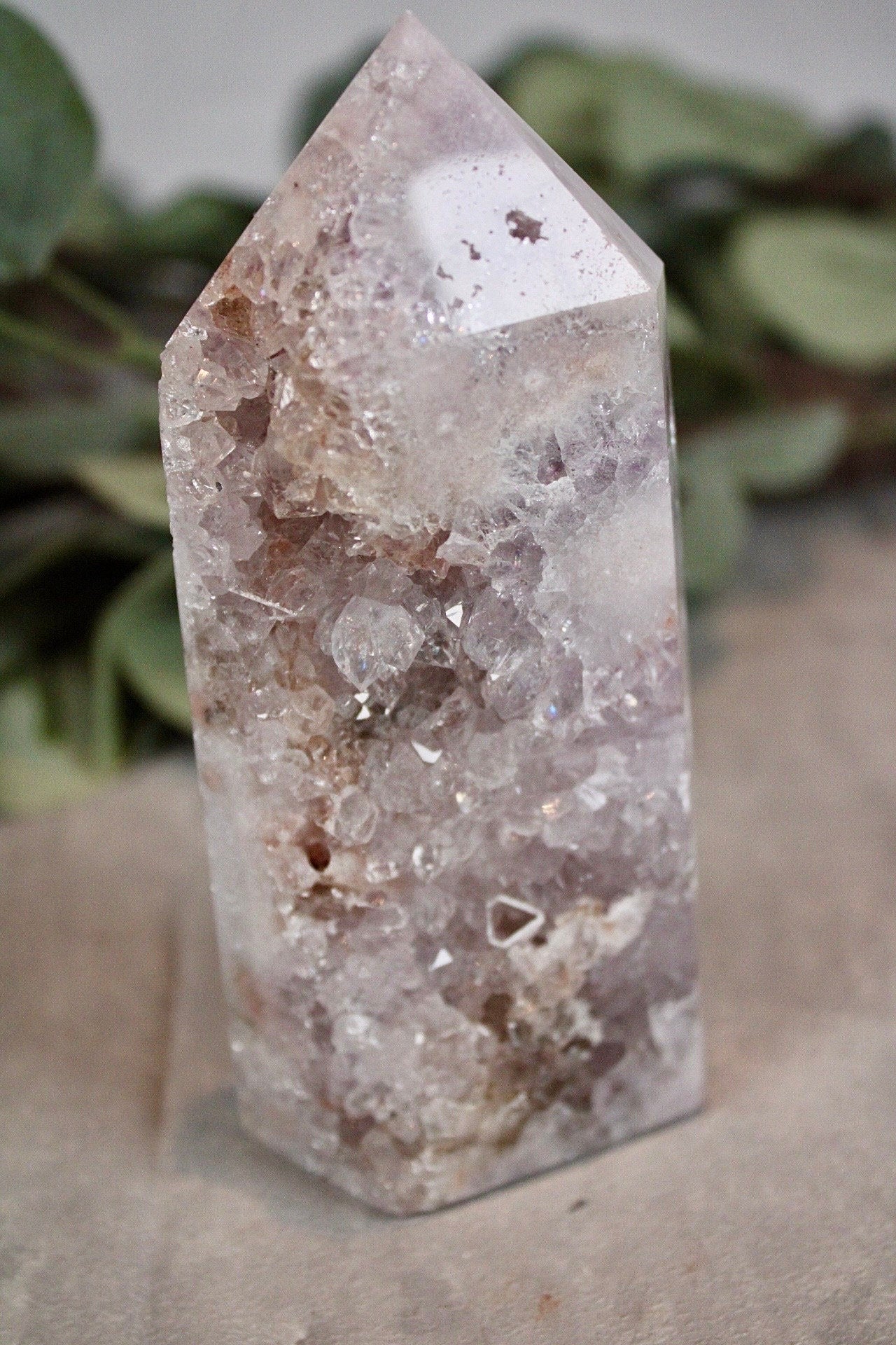 Snow pink amethyst tower with quartz druzy - 390g 13cm