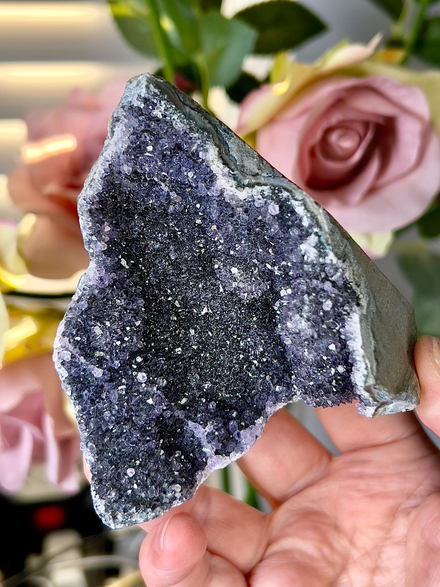 amethyst cutbase black tone freeform - 225g 8cm(h) 7cm(w)