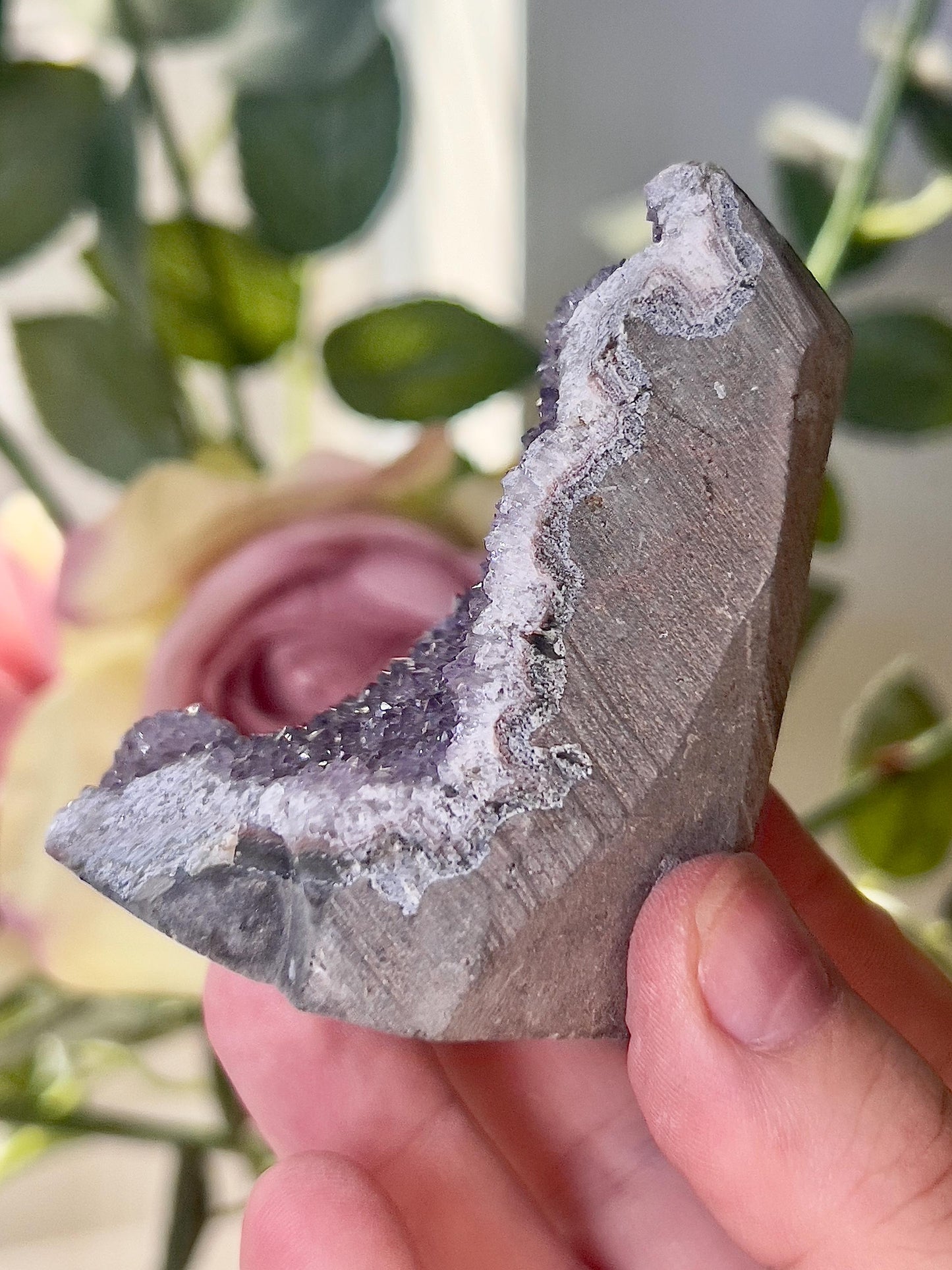 amethyst cutbase freeform - 175g 7cm(h) 6cm(w)