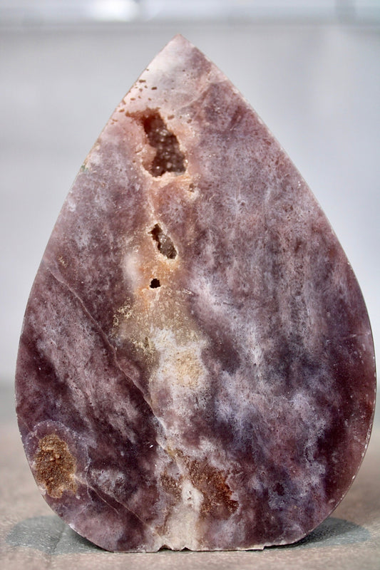 Deep red toned, pink amethyst flame from brazil 265g 11.5cm (h) 8cm (w)