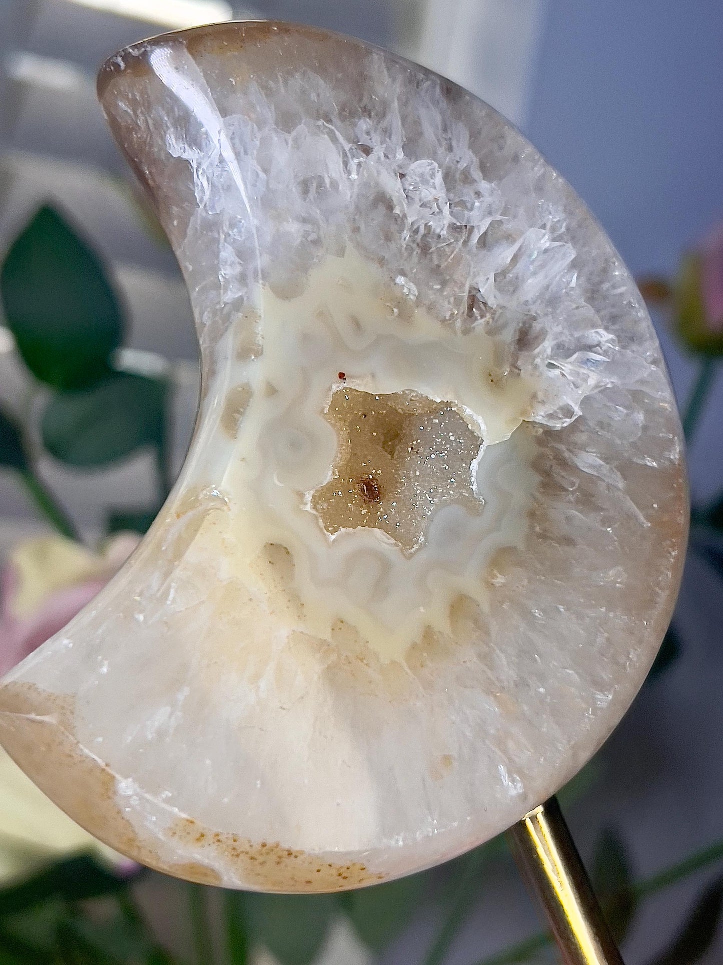 Beautiful, agate moon with lemon tone open druzy on stand 415g 16cm(h)