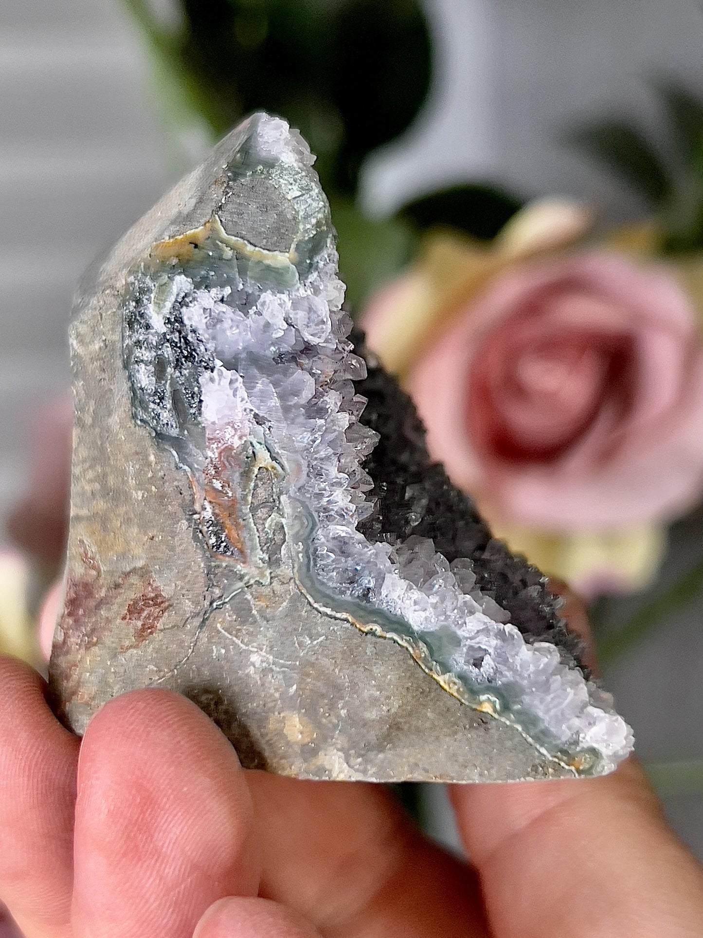 amethyst cutbase green toned freeform - 120g 5cm(h) 5cm(w)